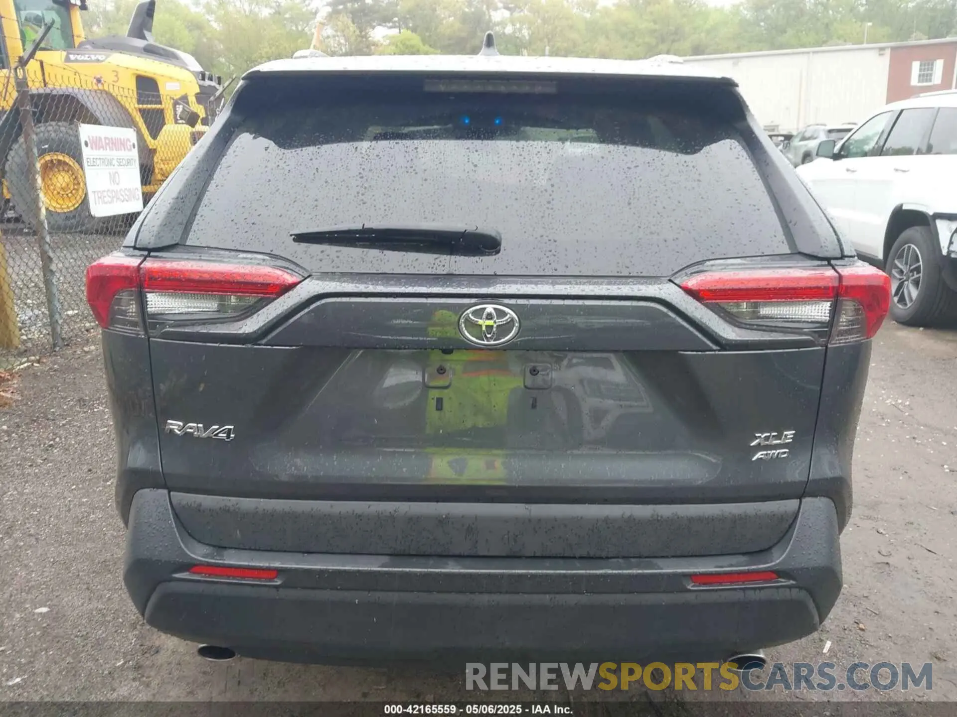 16 Photograph of a damaged car 2T3P1RFV5LC111826 TOYOTA RAV4 2020