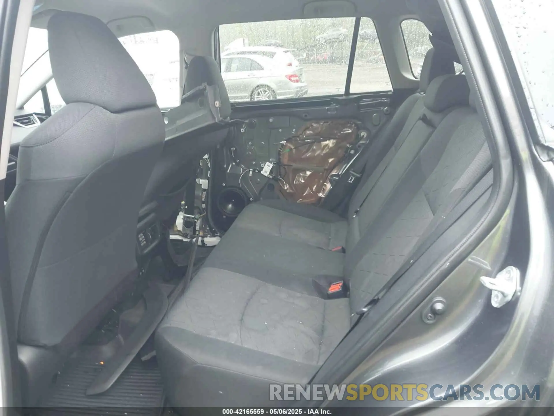 8 Photograph of a damaged car 2T3P1RFV5LC111826 TOYOTA RAV4 2020