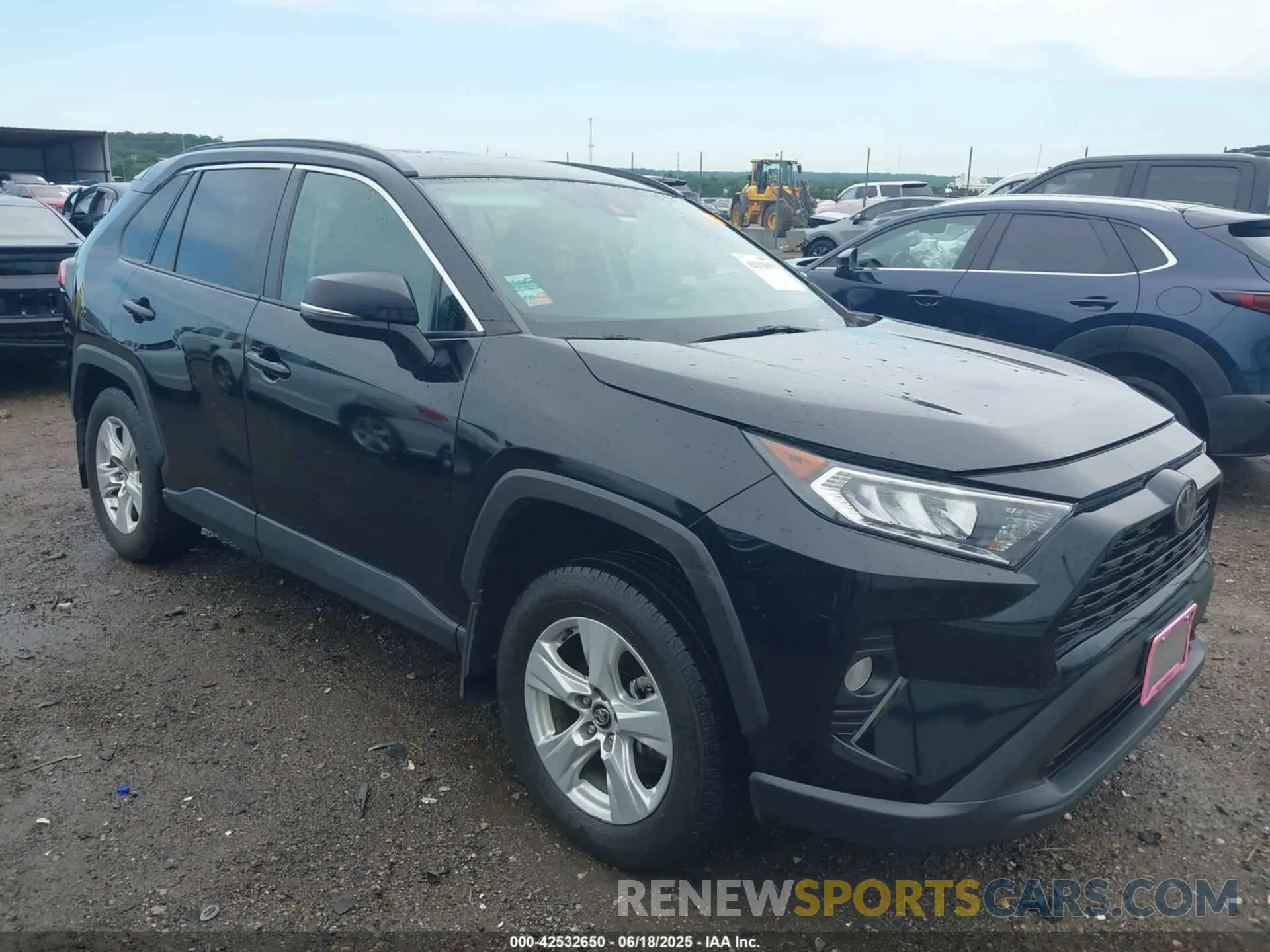1 Photograph of a damaged car 2T3P1RFV5LC128593 TOYOTA RAV4 2020