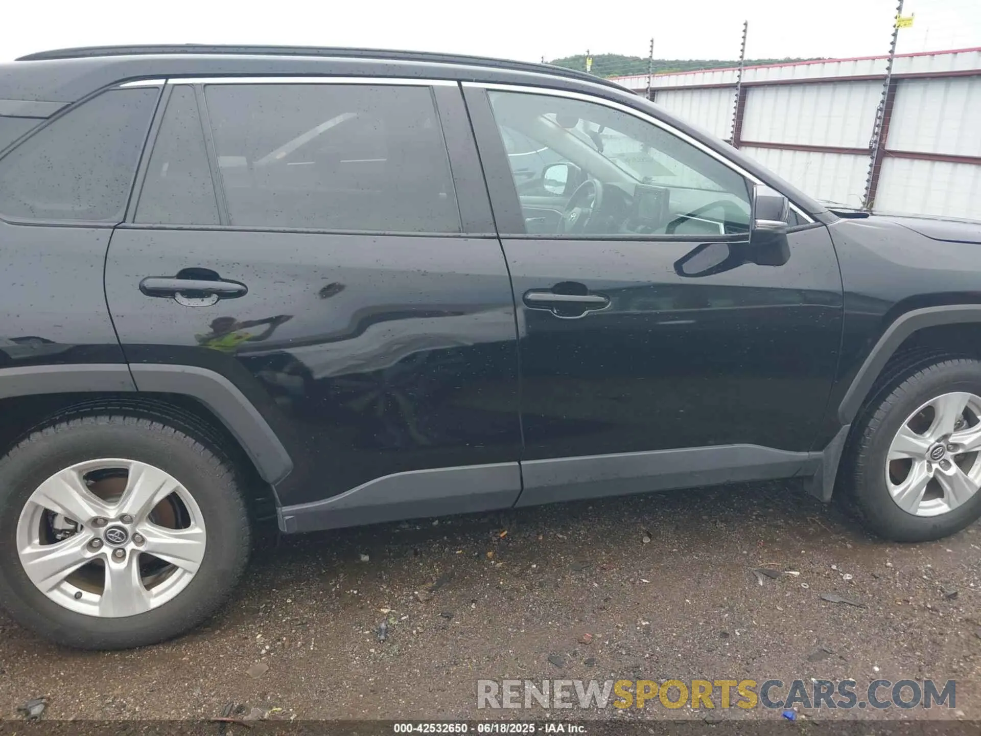 13 Photograph of a damaged car 2T3P1RFV5LC128593 TOYOTA RAV4 2020