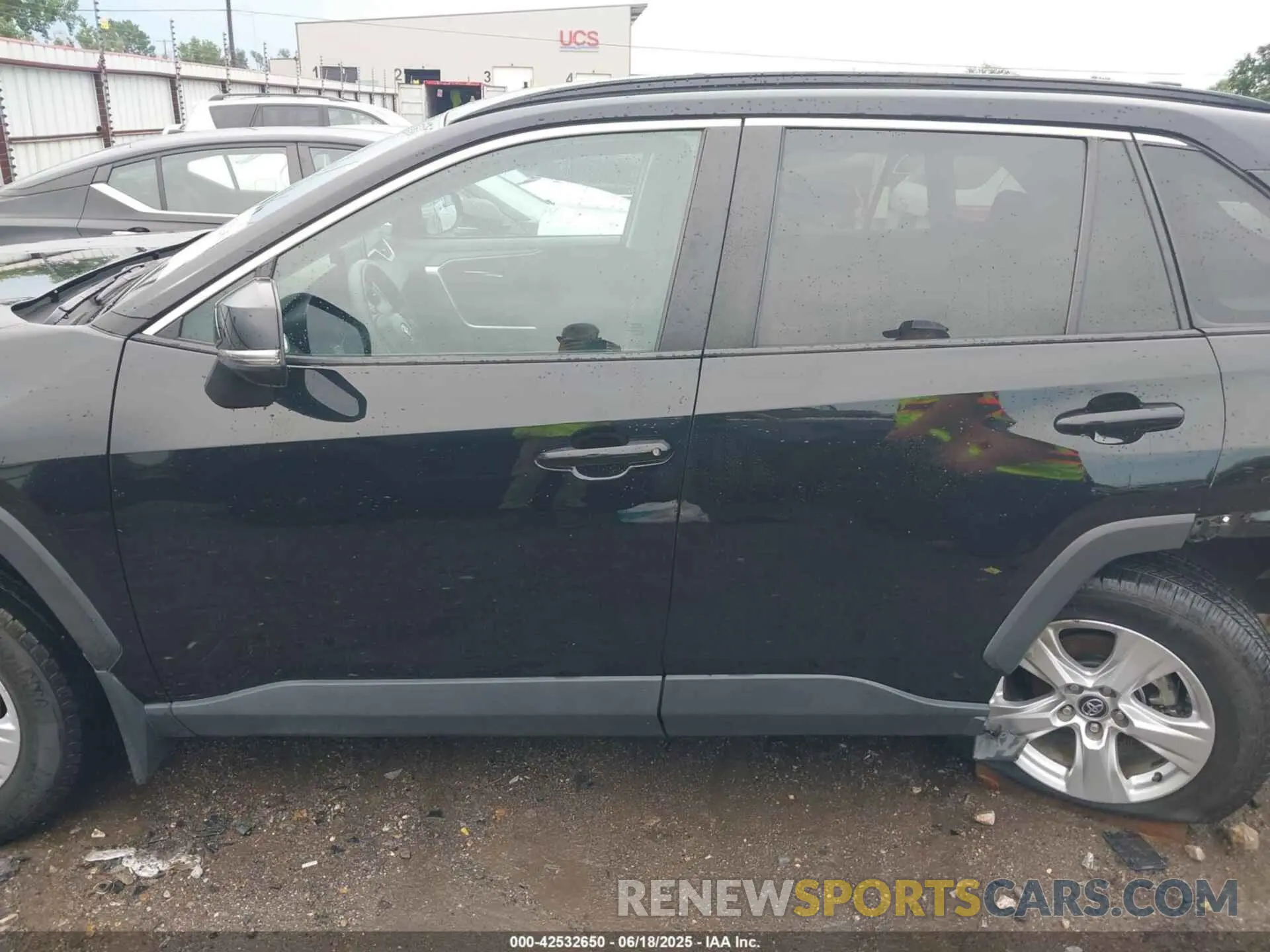 14 Photograph of a damaged car 2T3P1RFV5LC128593 TOYOTA RAV4 2020