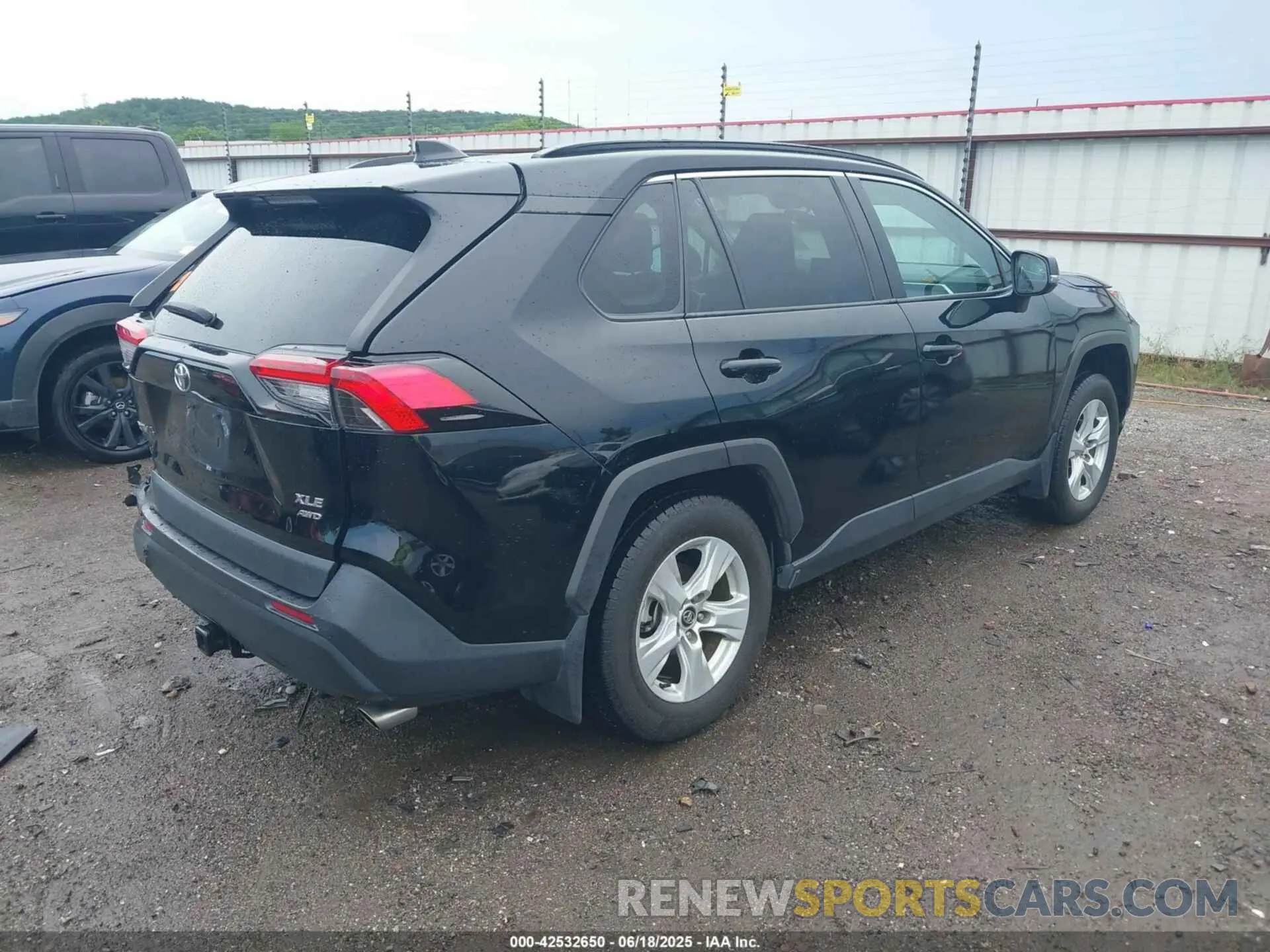 4 Photograph of a damaged car 2T3P1RFV5LC128593 TOYOTA RAV4 2020