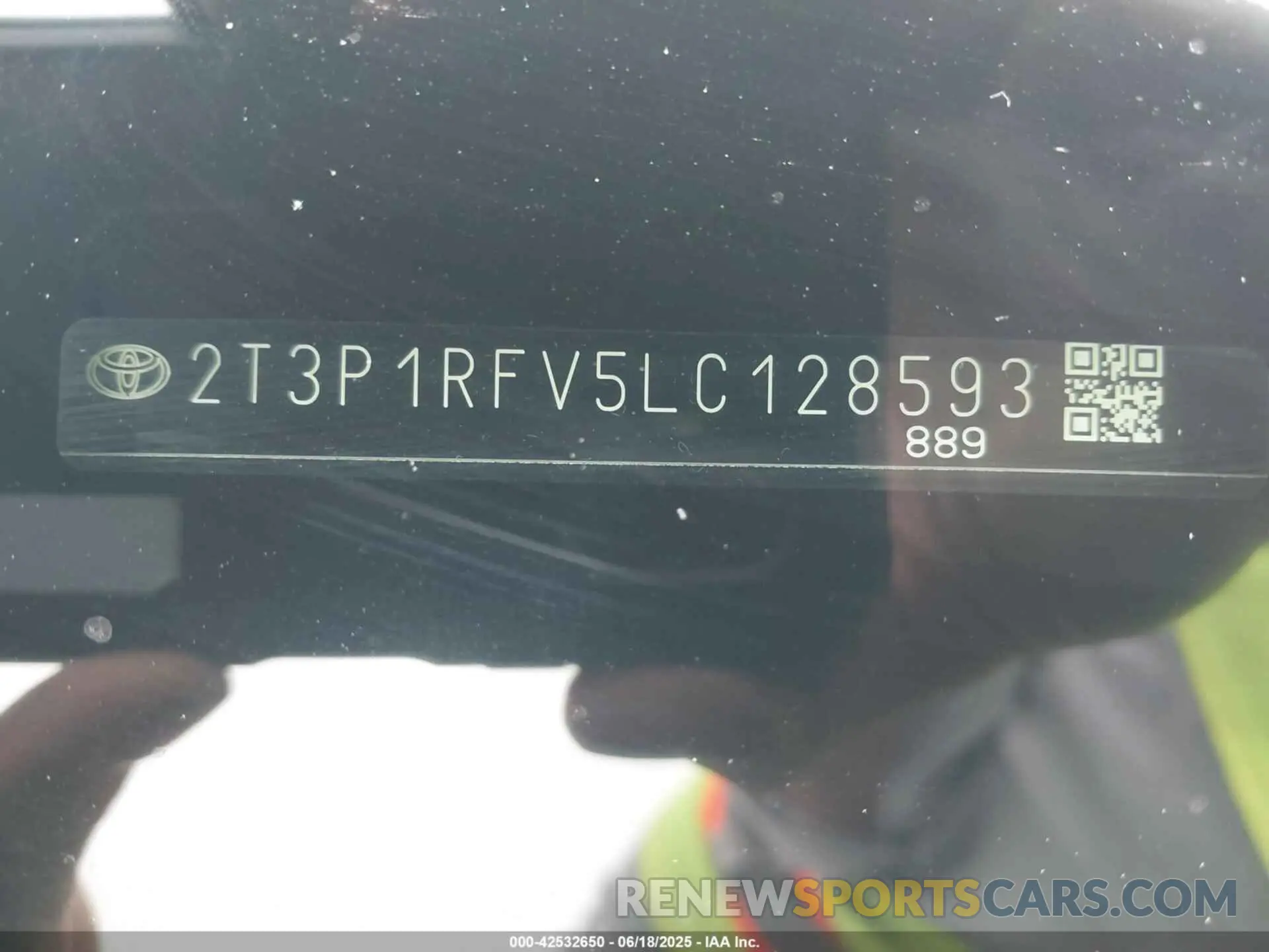 9 Photograph of a damaged car 2T3P1RFV5LC128593 TOYOTA RAV4 2020