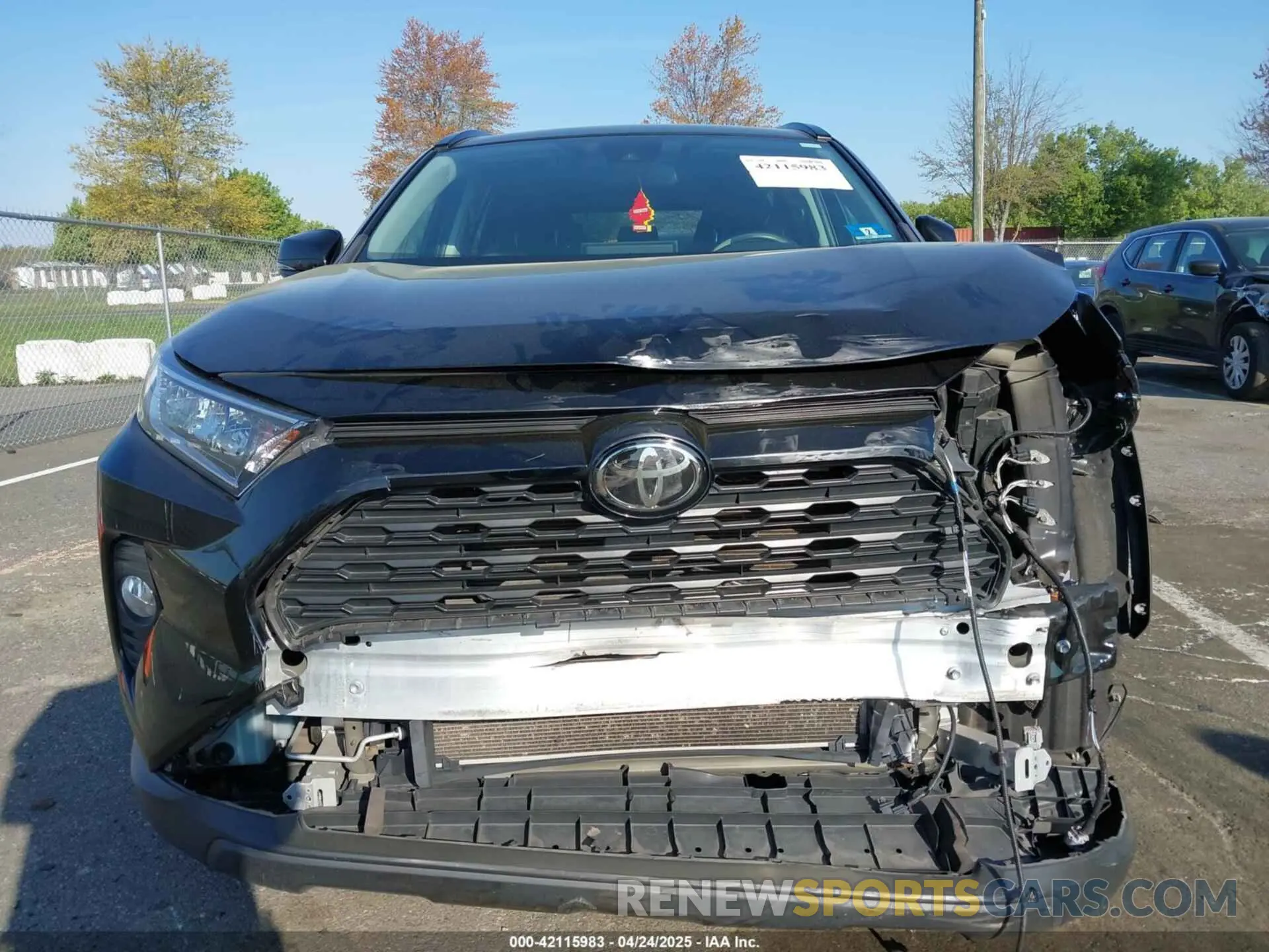 12 Photograph of a damaged car 2T3P1RFV5LW117270 TOYOTA RAV4 2020