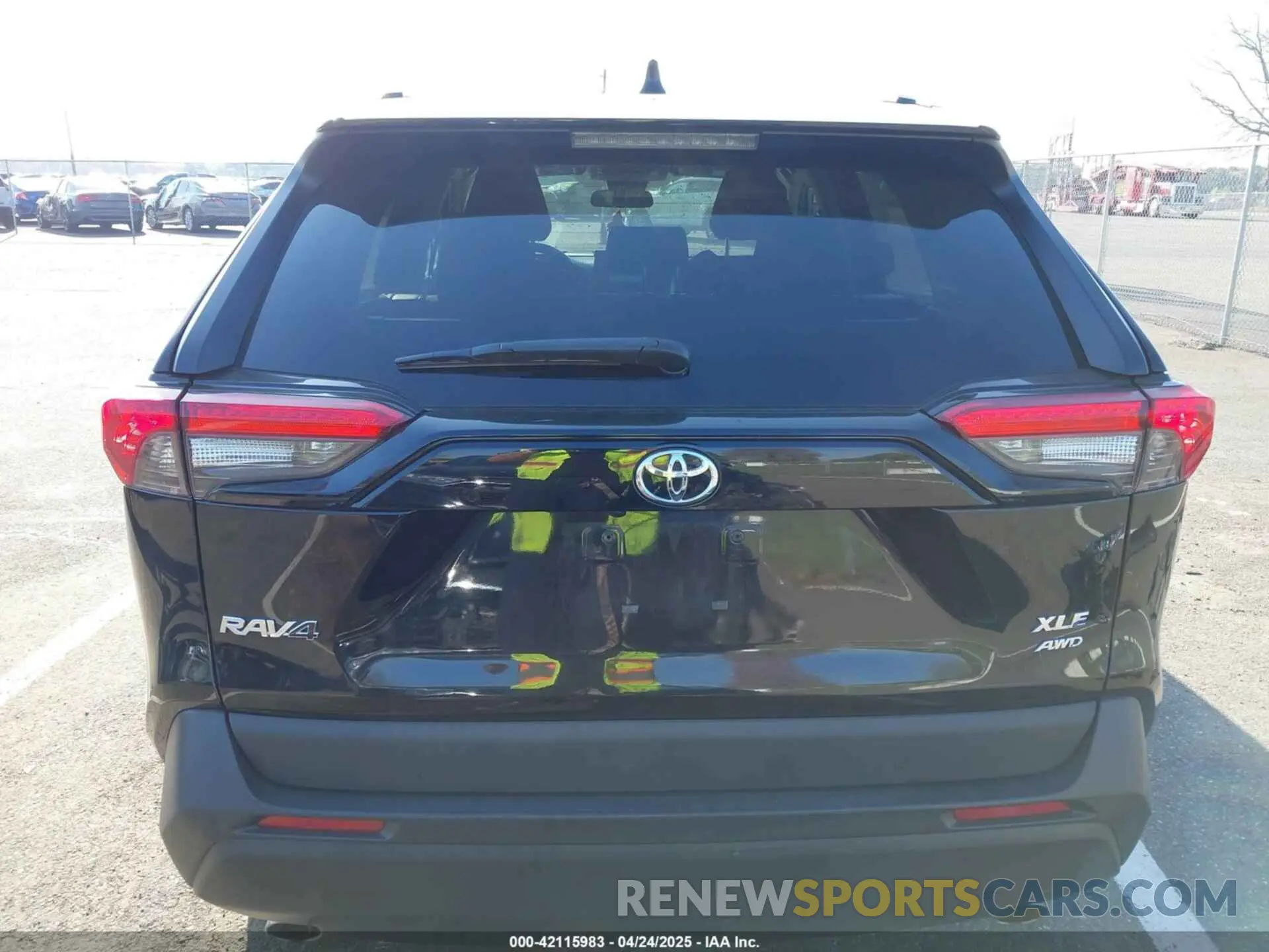 16 Photograph of a damaged car 2T3P1RFV5LW117270 TOYOTA RAV4 2020