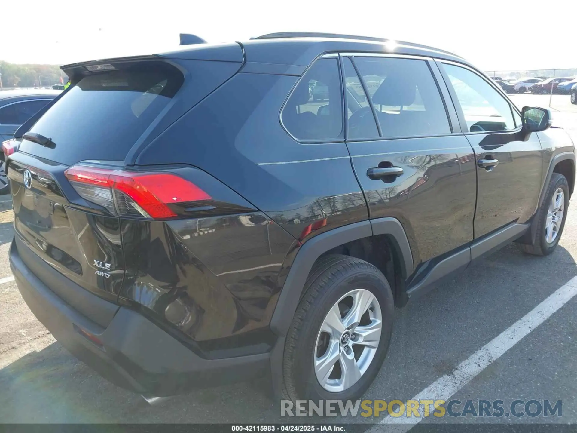 4 Photograph of a damaged car 2T3P1RFV5LW117270 TOYOTA RAV4 2020