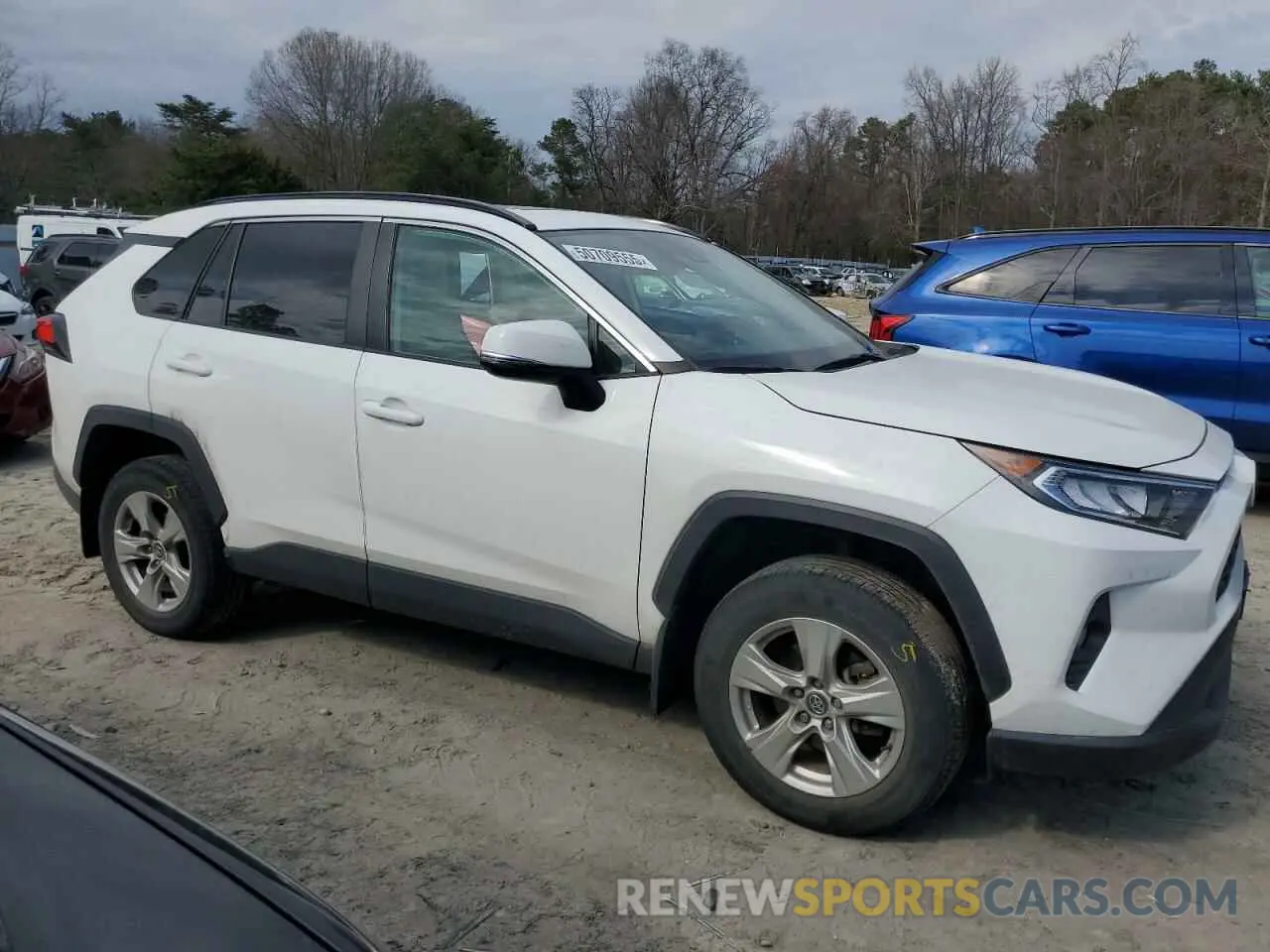 4 Photograph of a damaged car 2T3P1RFV5LW137034 TOYOTA RAV4 2020