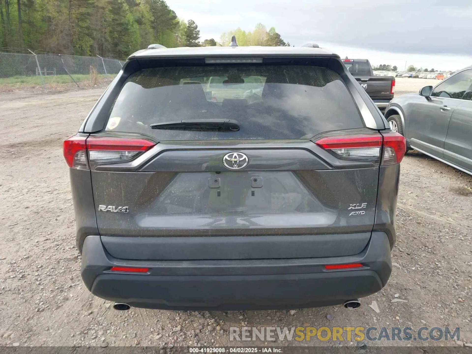 17 Photograph of a damaged car 2T3P1RFV6LC124231 TOYOTA RAV4 2020