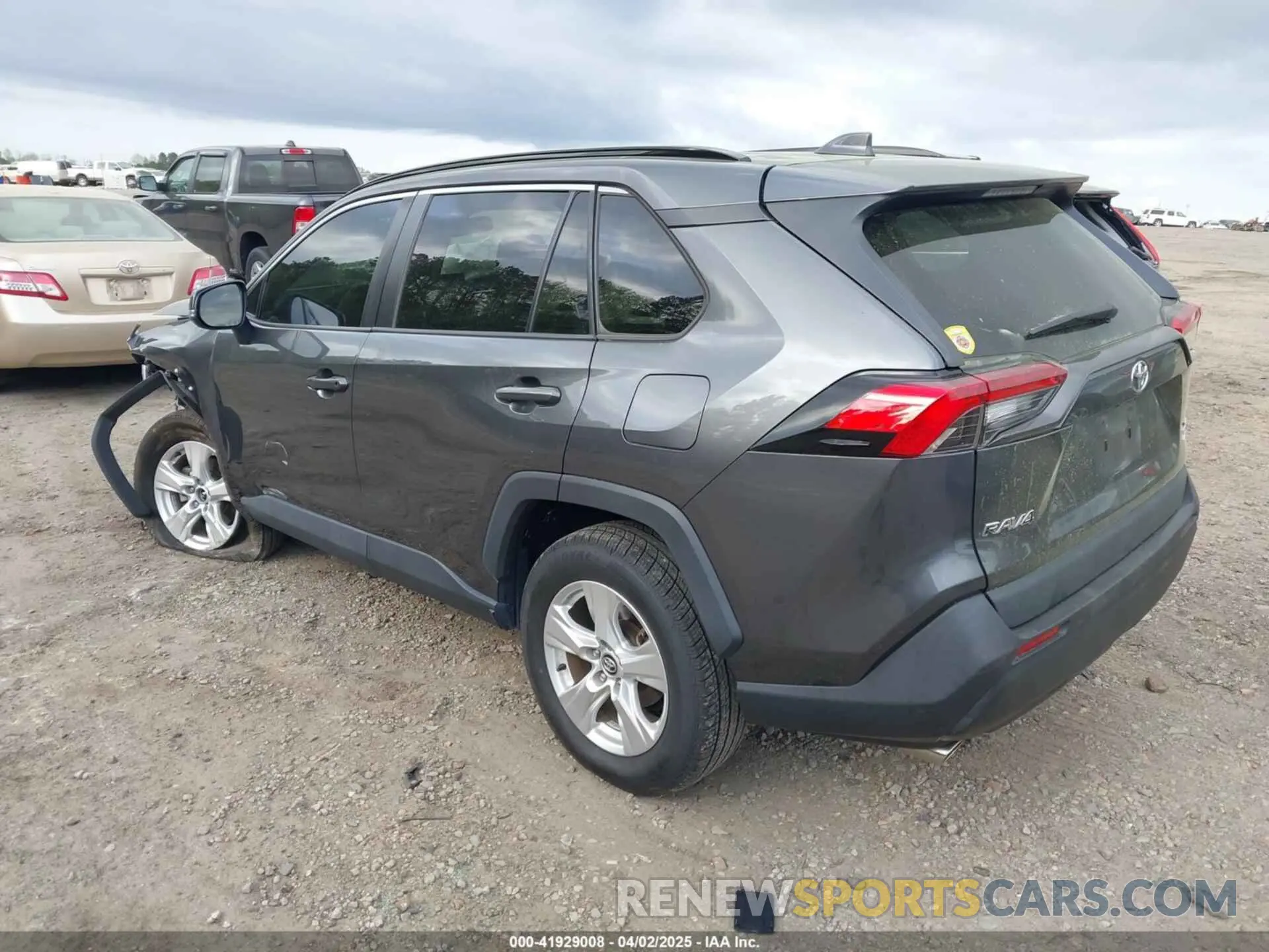 3 Photograph of a damaged car 2T3P1RFV6LC124231 TOYOTA RAV4 2020