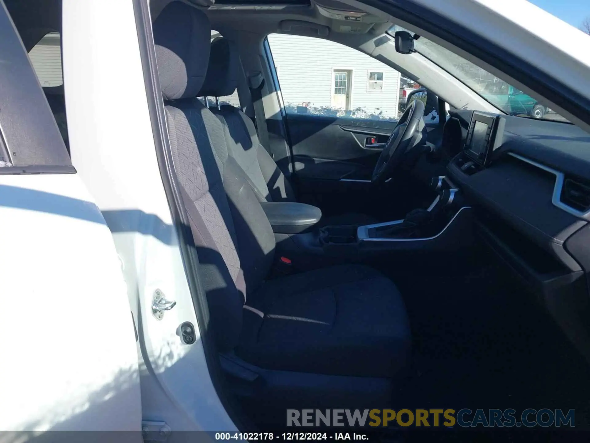 5 Фотография поврежденного автомобиля 2T3P1RFV6LW110814 TOYOTA RAV4 2020