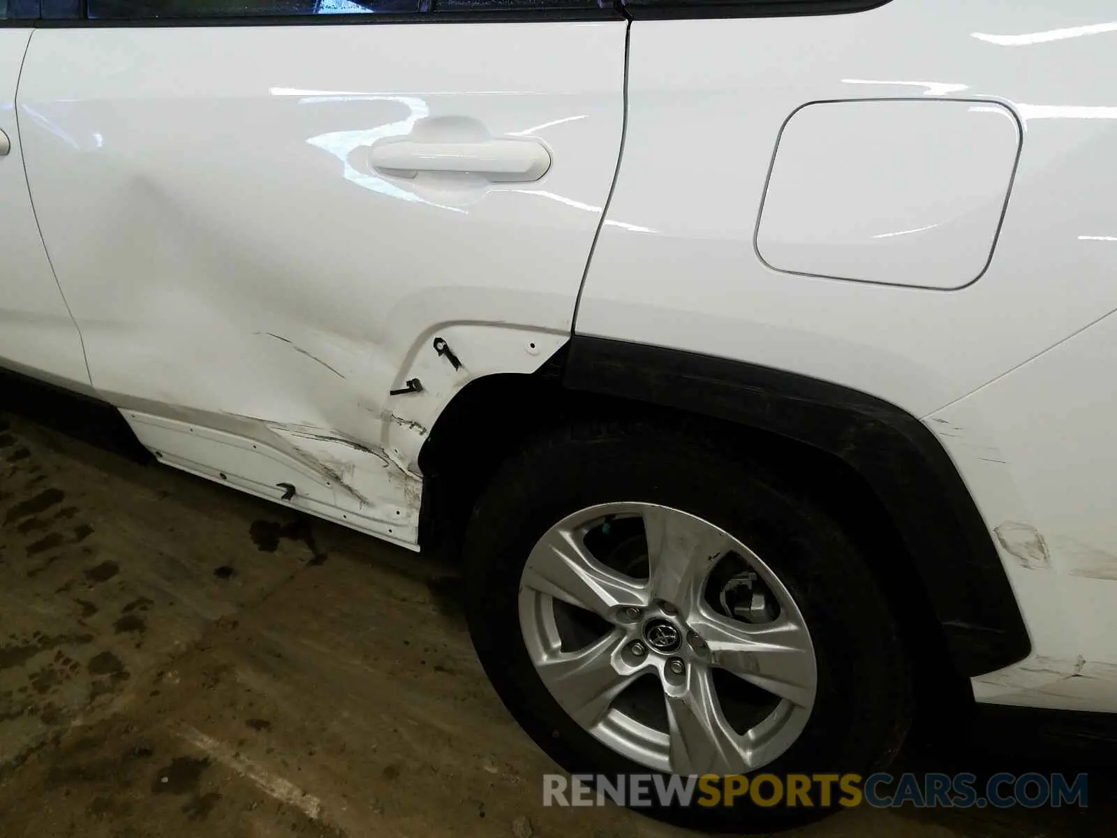 9 Photograph of a damaged car 2T3P1RFV6LW139939 TOYOTA RAV4 2020
