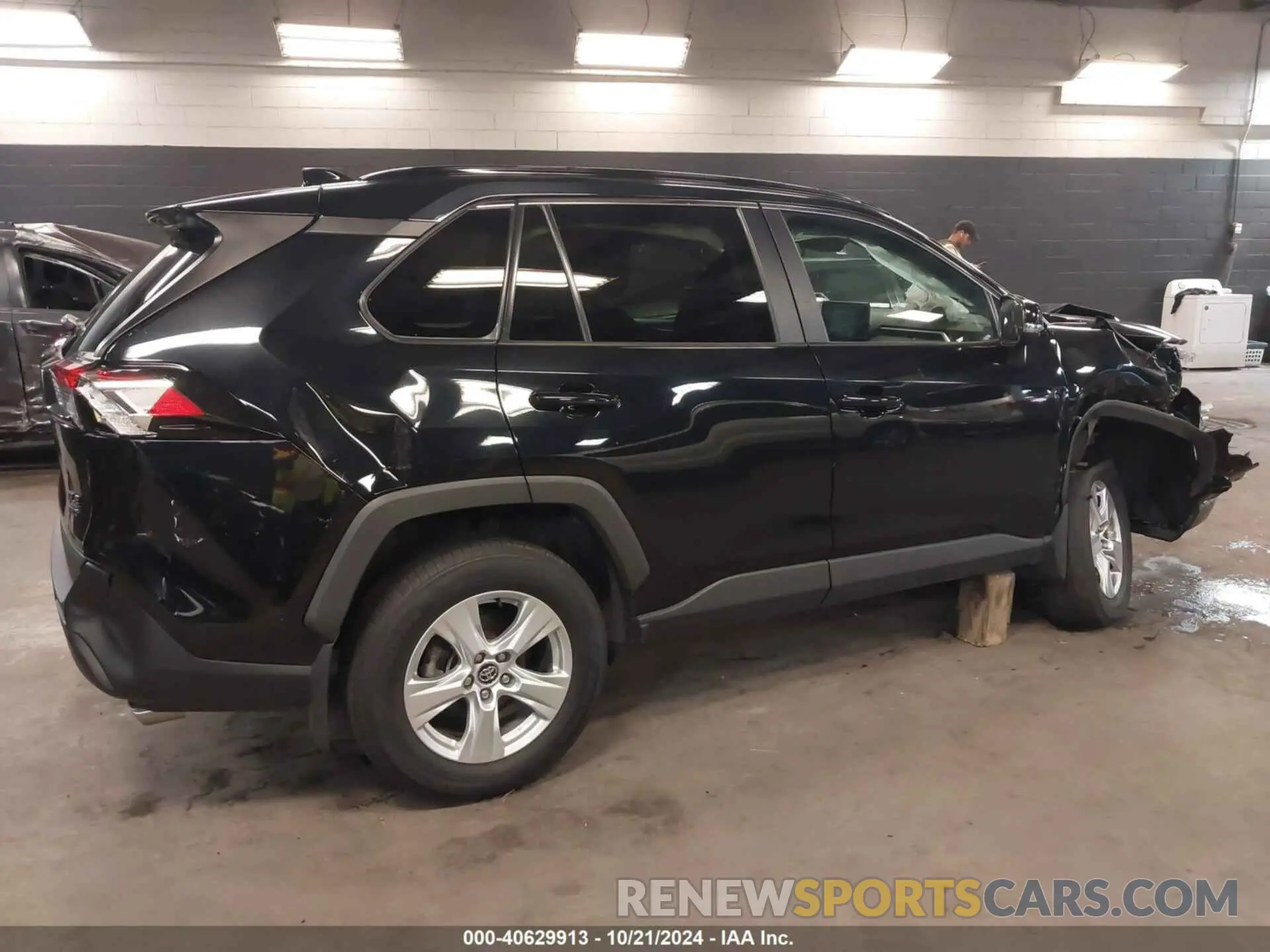 4 Фотография поврежденного автомобиля 2T3P1RFV7LW101300 TOYOTA RAV4 2020