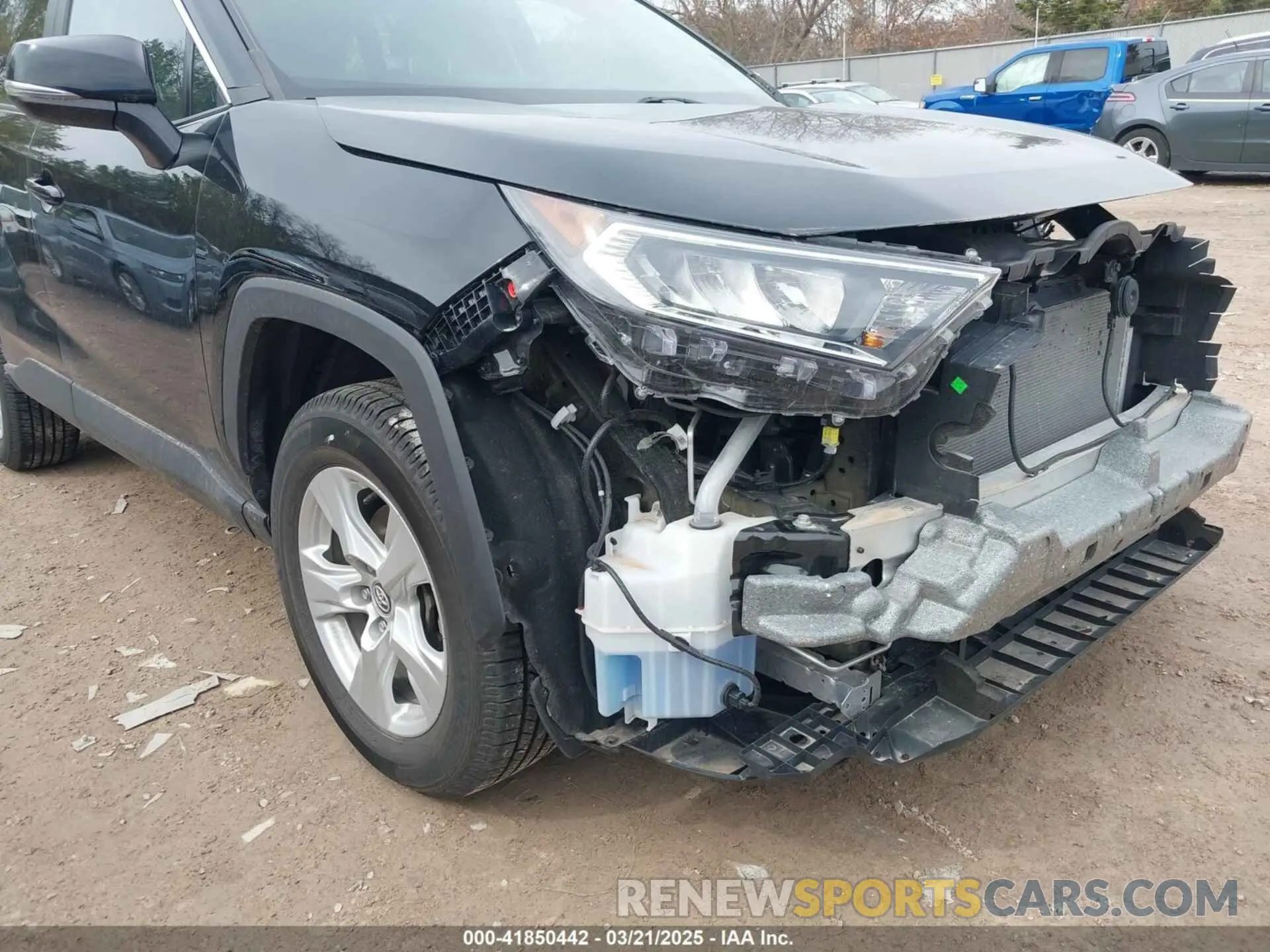 17 Photograph of a damaged car 2T3P1RFV8LC061598 TOYOTA RAV4 2020