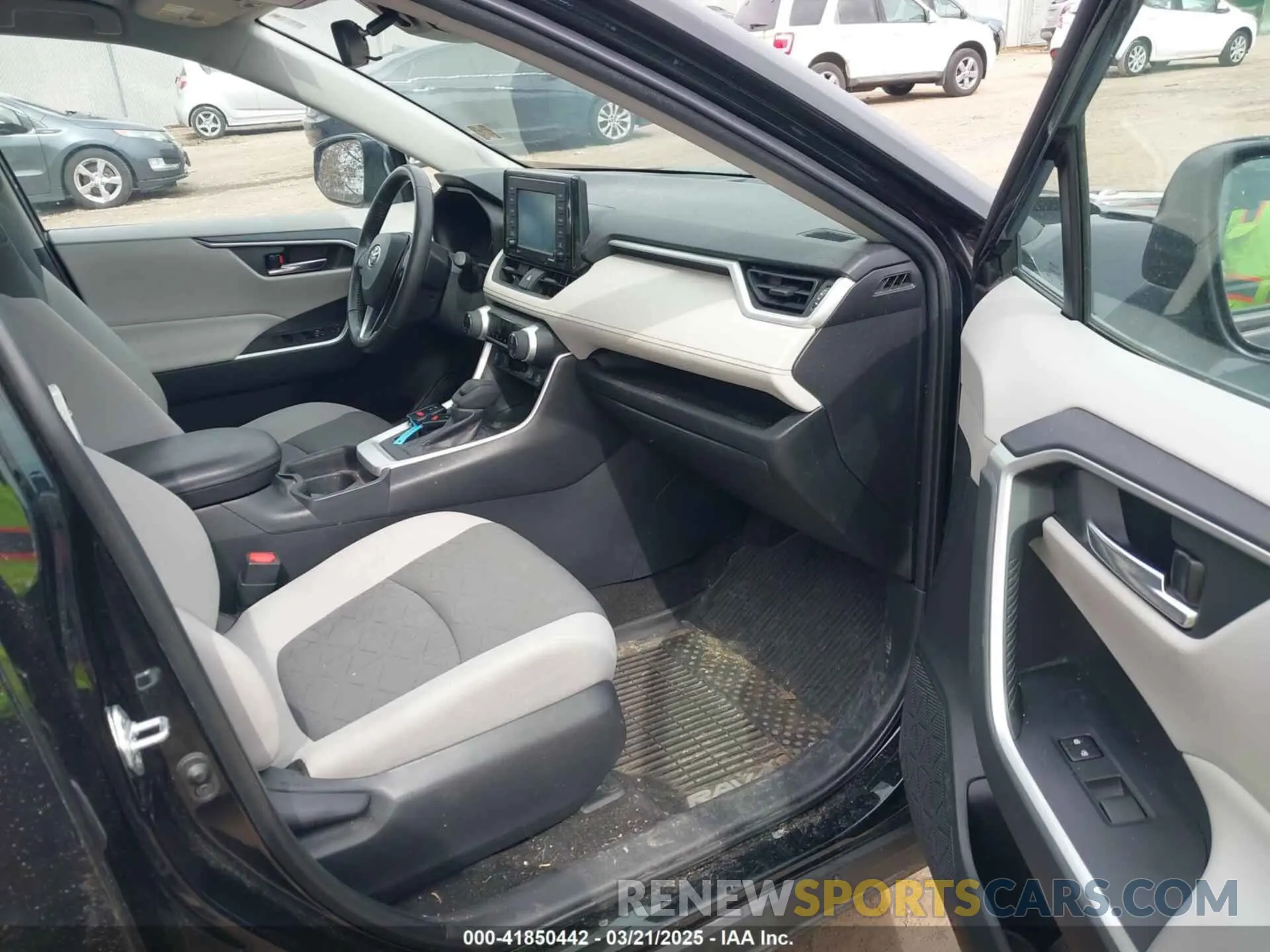 5 Photograph of a damaged car 2T3P1RFV8LC061598 TOYOTA RAV4 2020