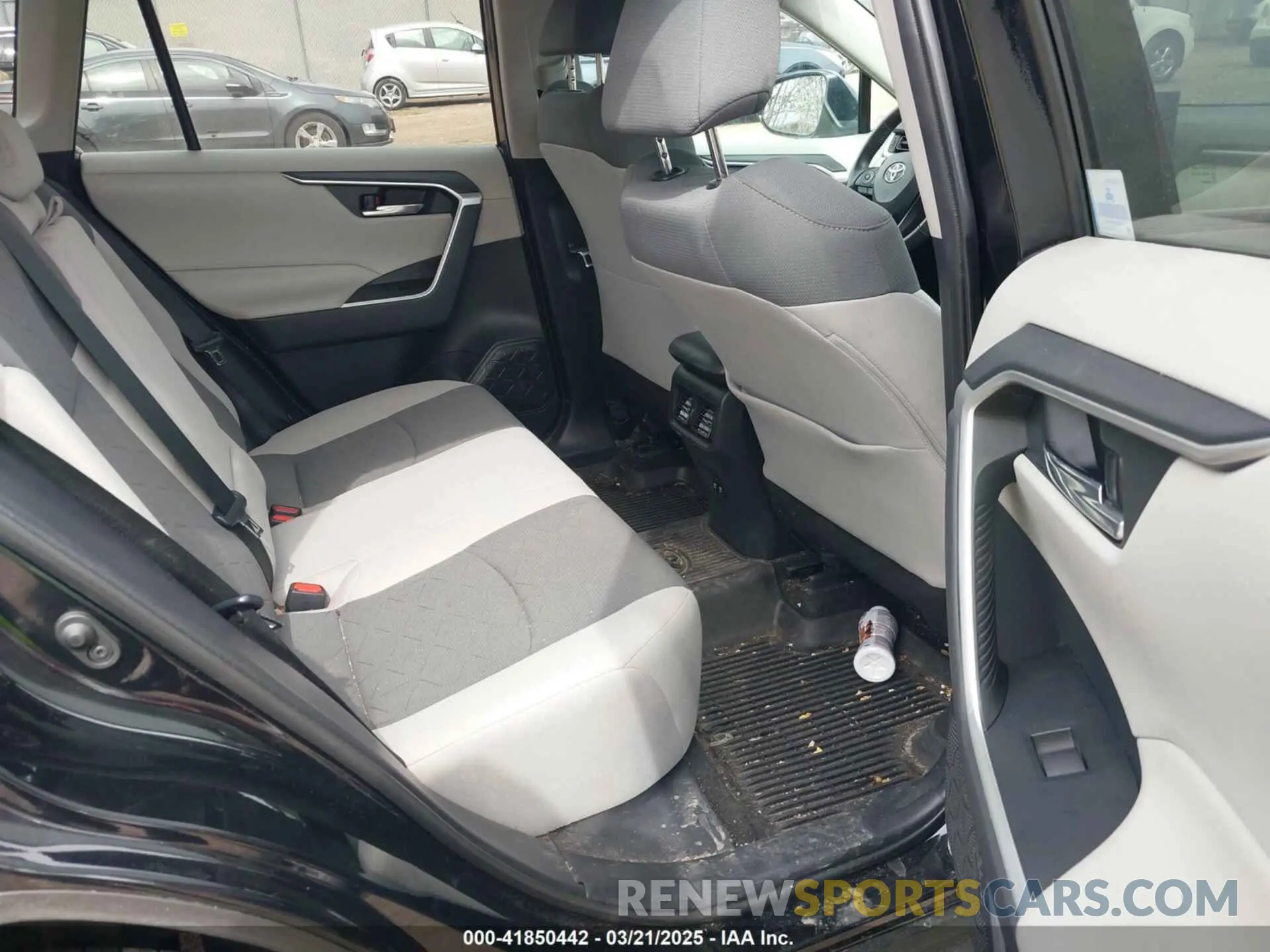 8 Photograph of a damaged car 2T3P1RFV8LC061598 TOYOTA RAV4 2020