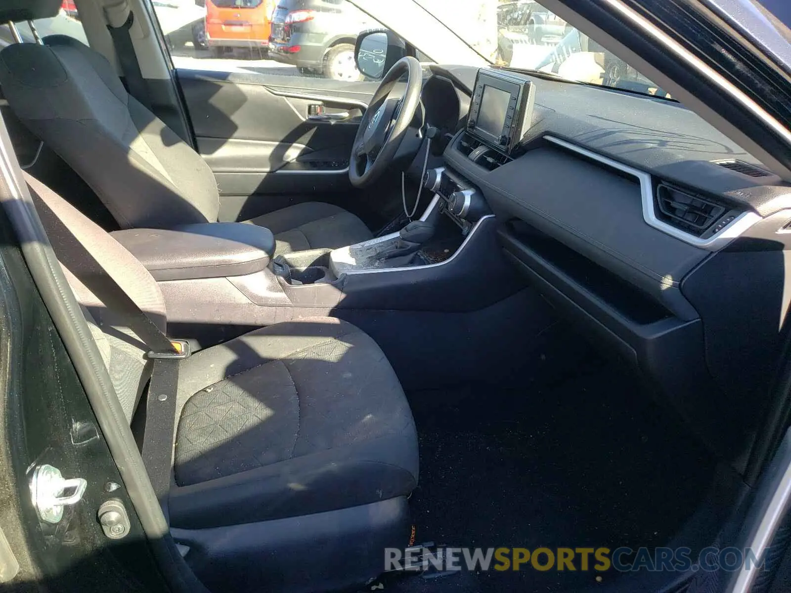 5 Photograph of a damaged car 2T3P1RFV8LC099865 TOYOTA RAV4 2020