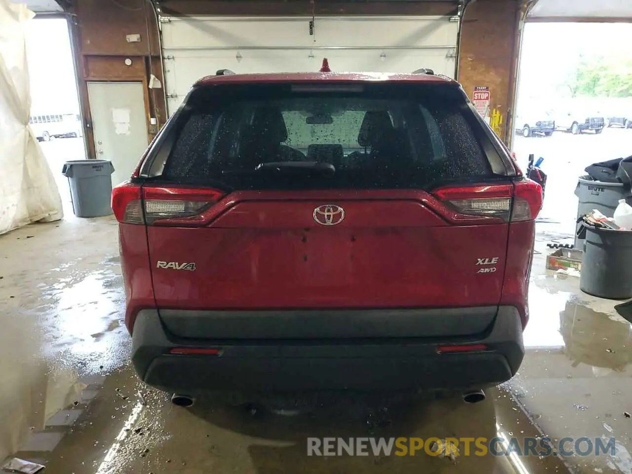 6 Photograph of a damaged car 2T3P1RFV8LW121992 TOYOTA RAV4 2020