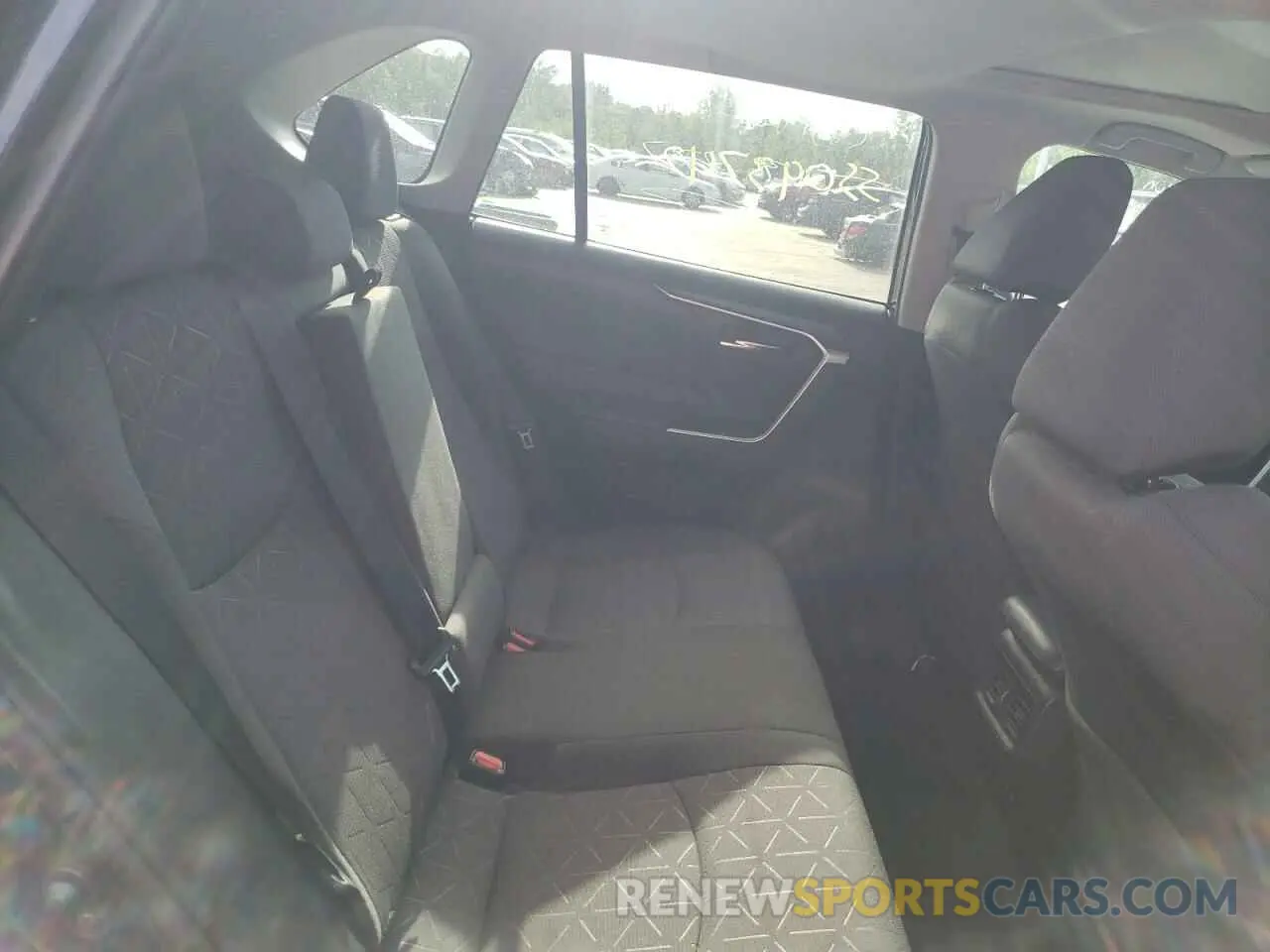 6 Photograph of a damaged car 2T3P1RFV9LC069547 TOYOTA RAV4 2020