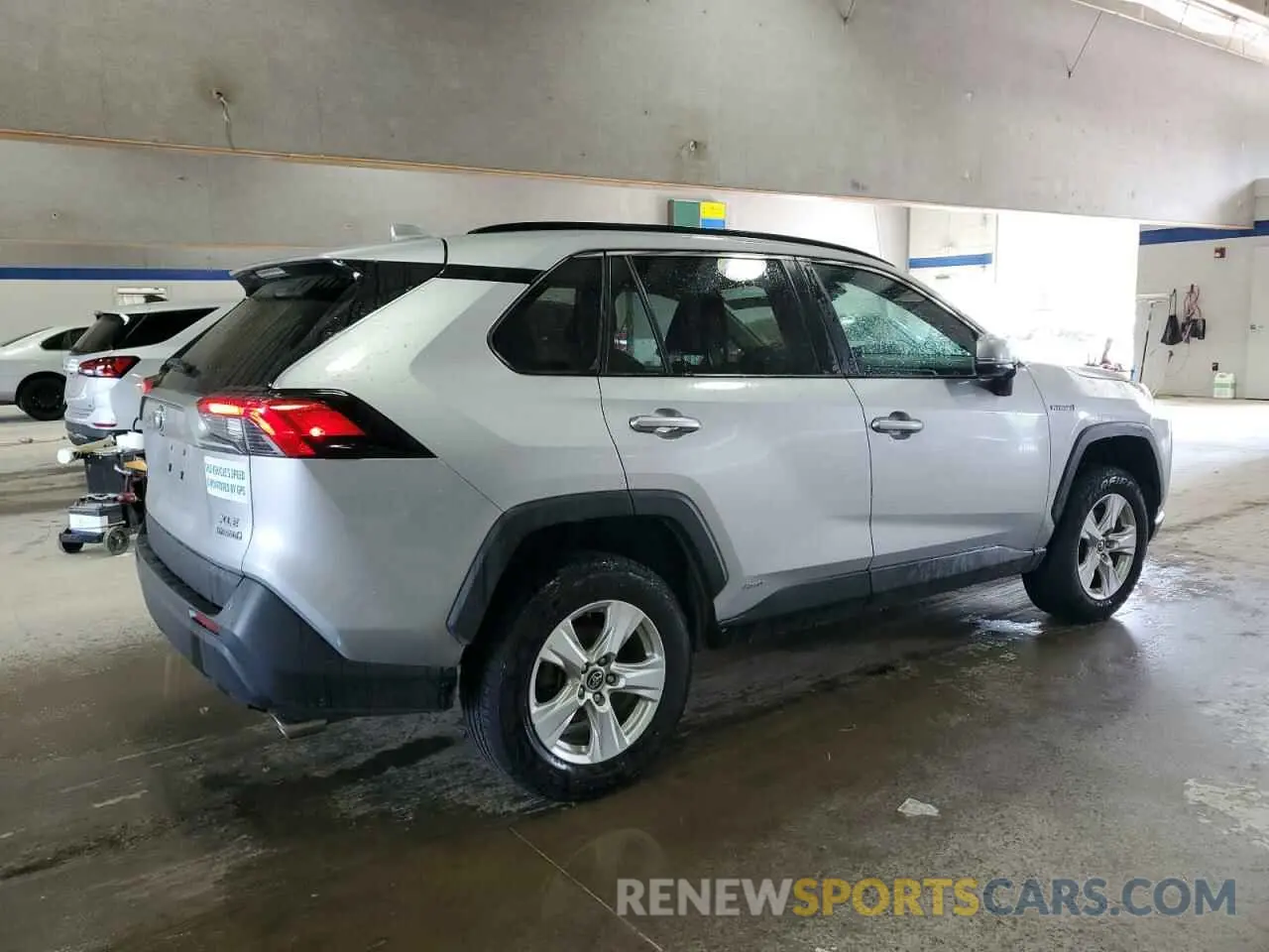 3 Фотография поврежденного автомобиля 2T3R6RFV7LW001496 TOYOTA RAV4 2020