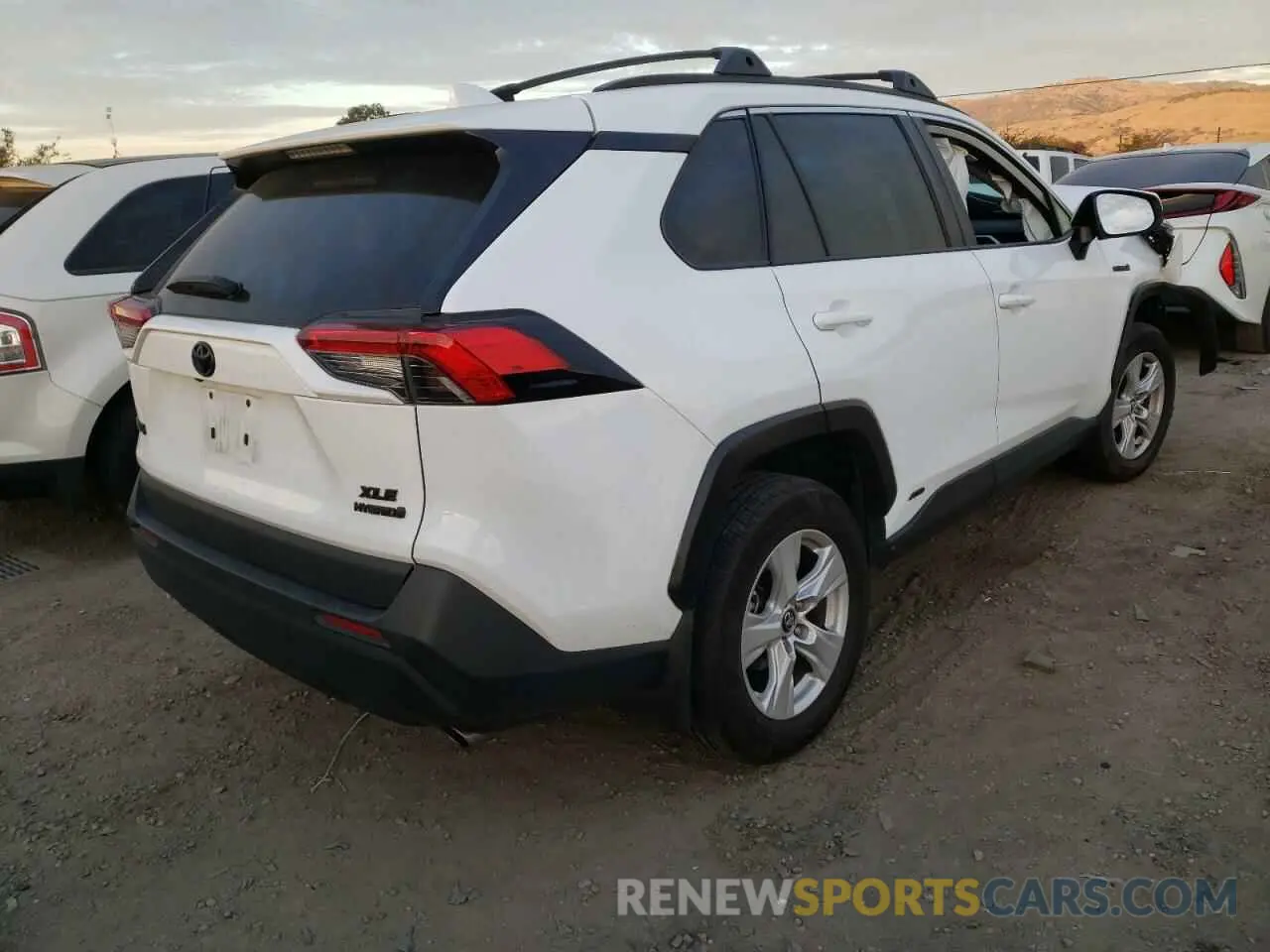 3 Фотография поврежденного автомобиля 2T3RWRFV1LW085847 TOYOTA RAV4 2020