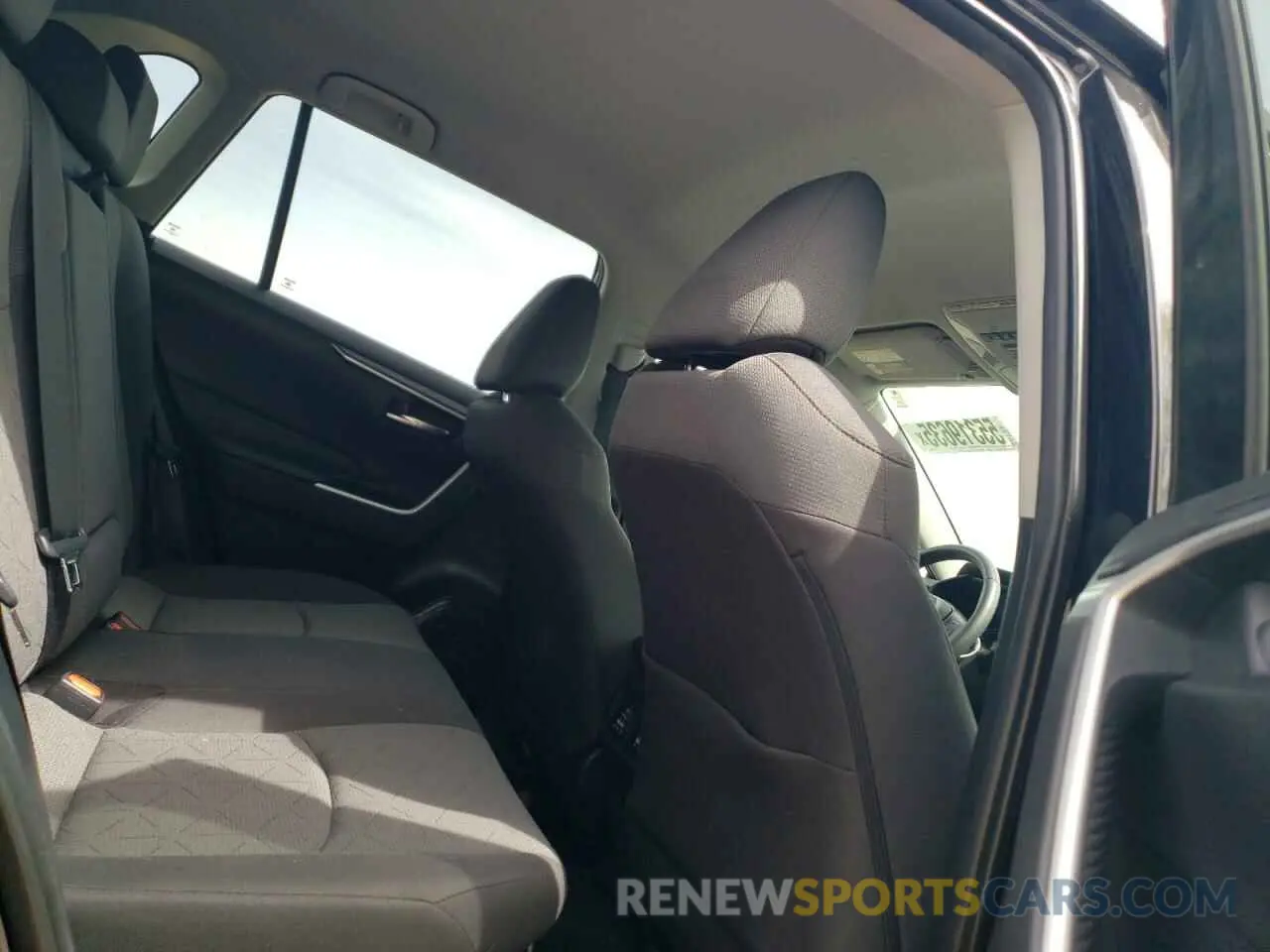 11 Photograph of a damaged car 2T3RWRFV1LW093981 TOYOTA RAV4 2020