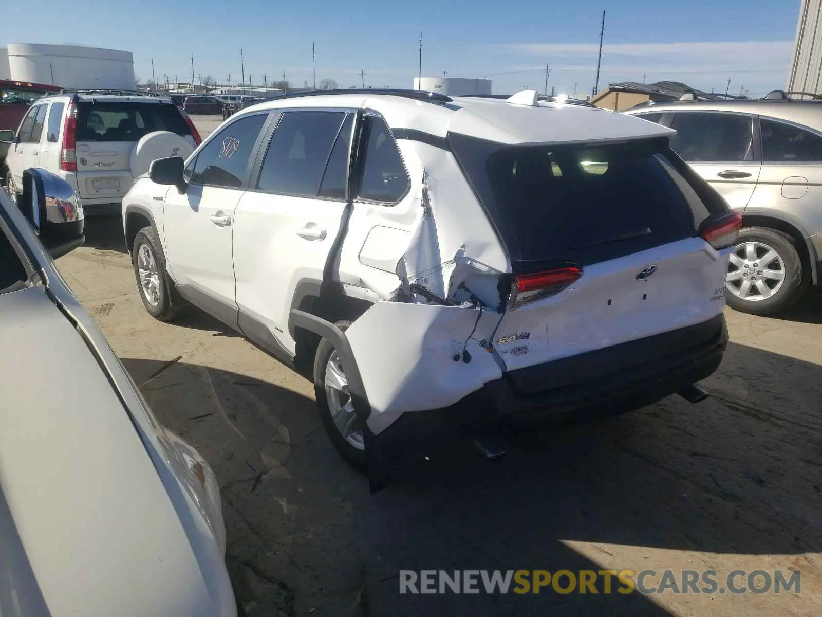 3 Photograph of a damaged car 2T3RWRFV1LW095925 TOYOTA RAV4 2020
