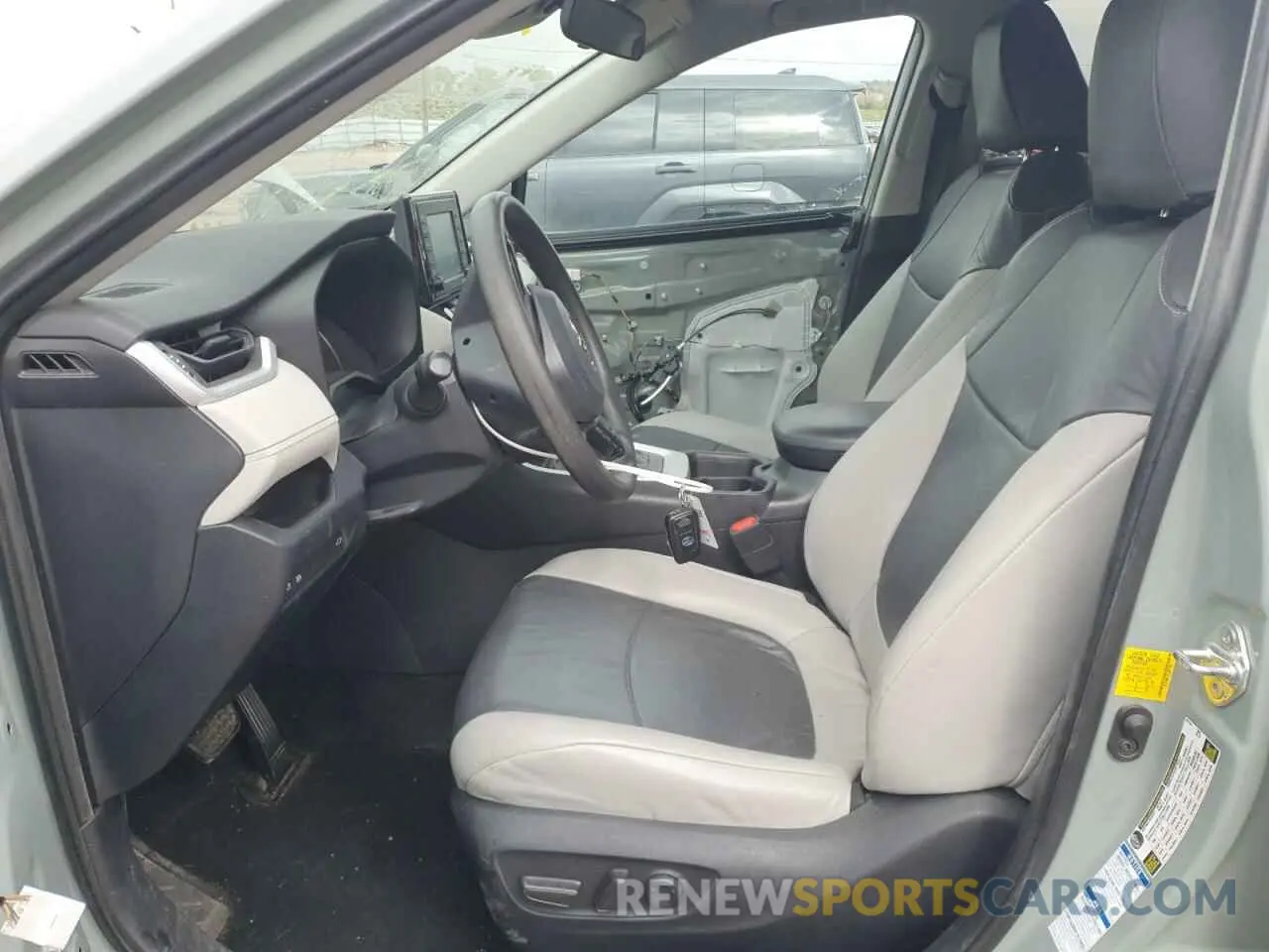 7 Photograph of a damaged car 2T3RWRFV2LW057300 TOYOTA RAV4 2020
