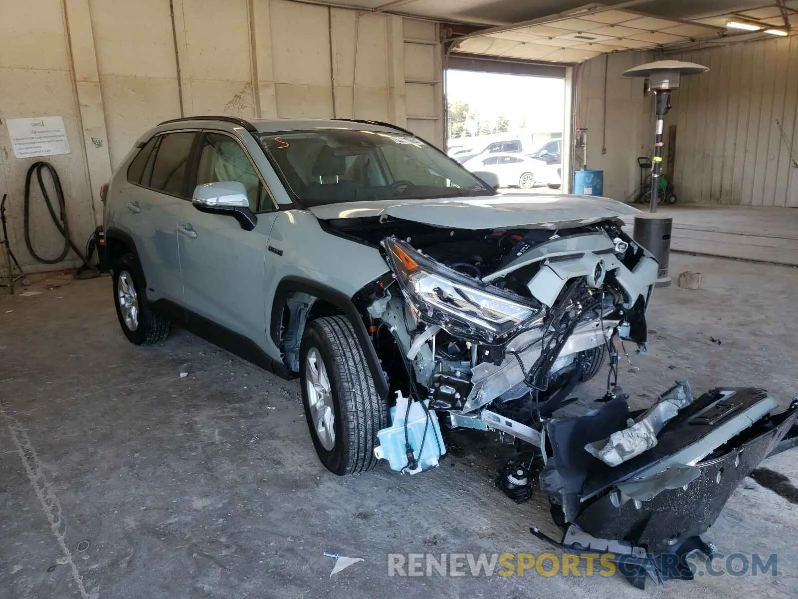 1 Photograph of a damaged car 2T3RWRFV3LW092881 TOYOTA RAV4 2020