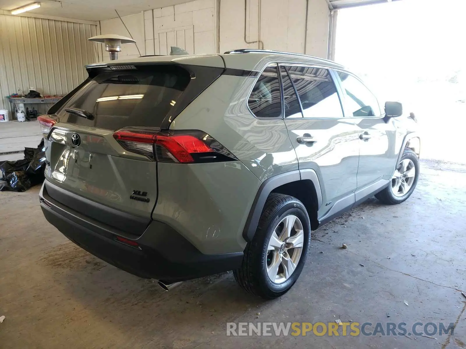 4 Photograph of a damaged car 2T3RWRFV3LW092881 TOYOTA RAV4 2020