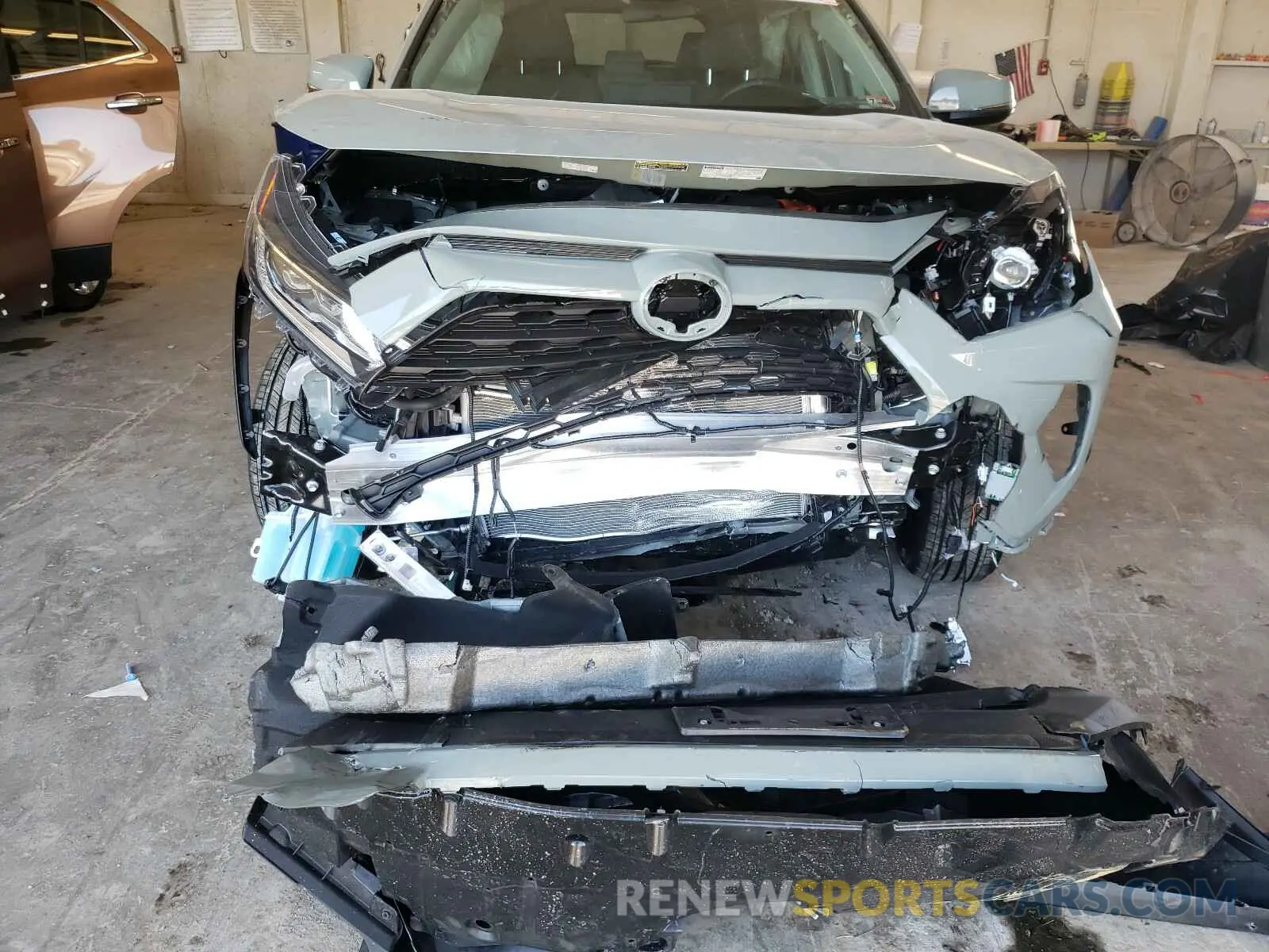 9 Photograph of a damaged car 2T3RWRFV3LW092881 TOYOTA RAV4 2020