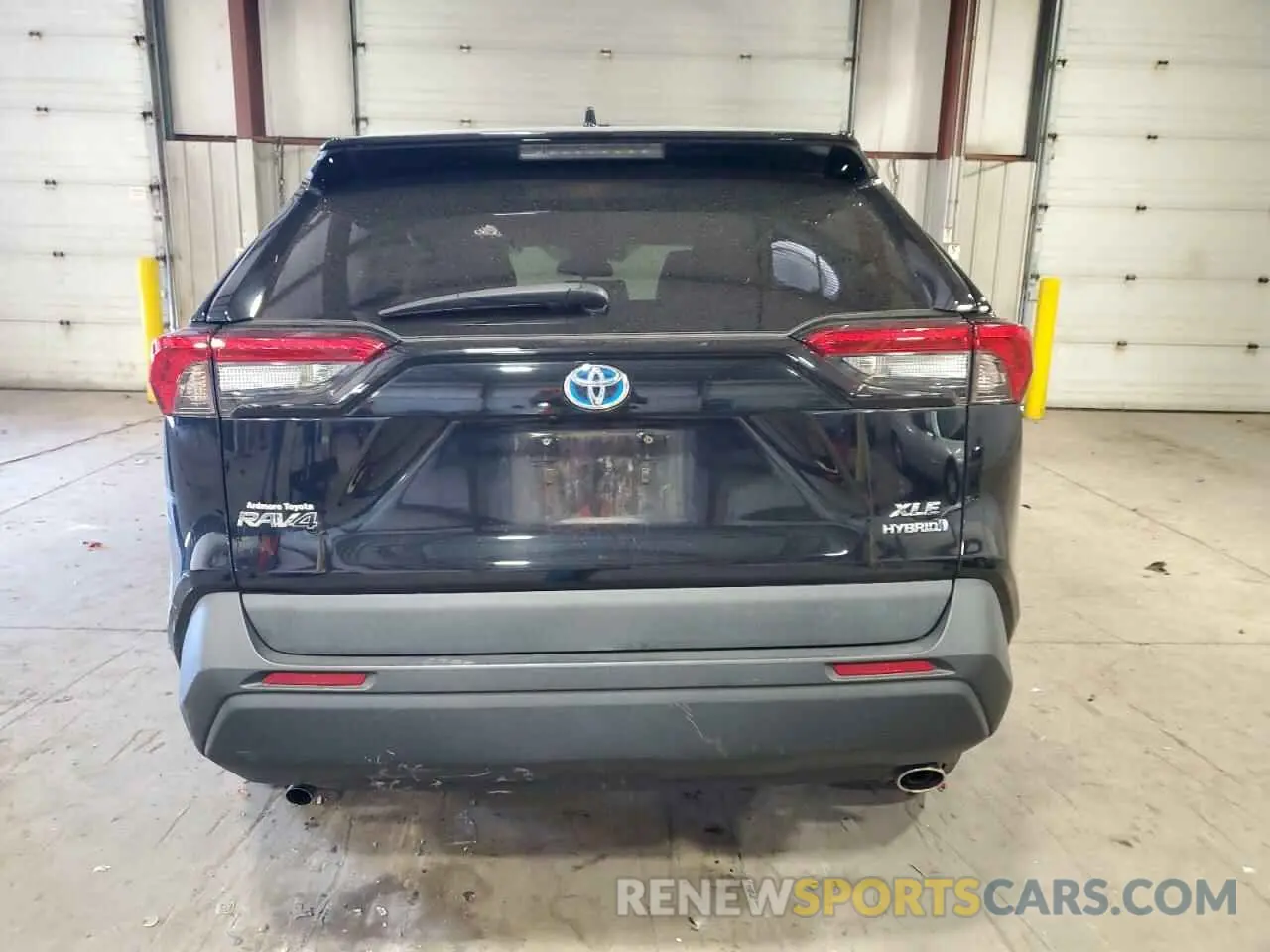 6 Photograph of a damaged car 2T3RWRFV6LW057901 TOYOTA RAV4 2020