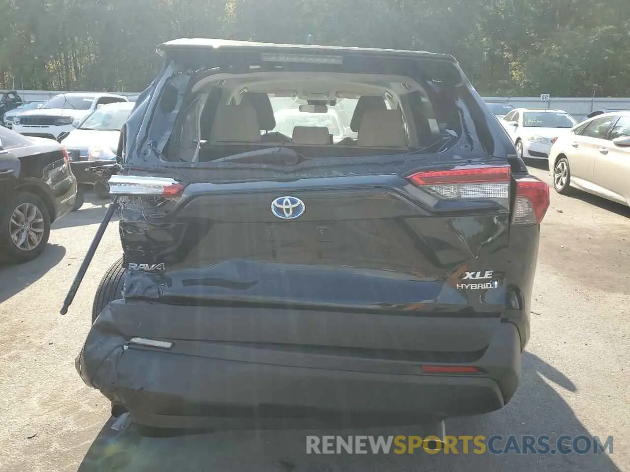 6 Photograph of a damaged car 2T3RWRFV8LW049895 TOYOTA RAV4 2020