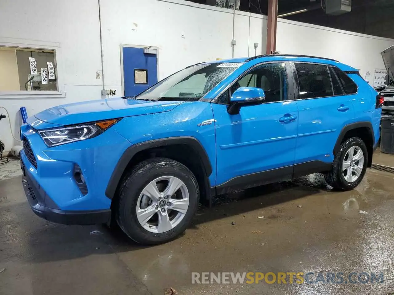 1 Фотография поврежденного автомобиля 2T3RWRFV8LW054126 TOYOTA RAV4 2020