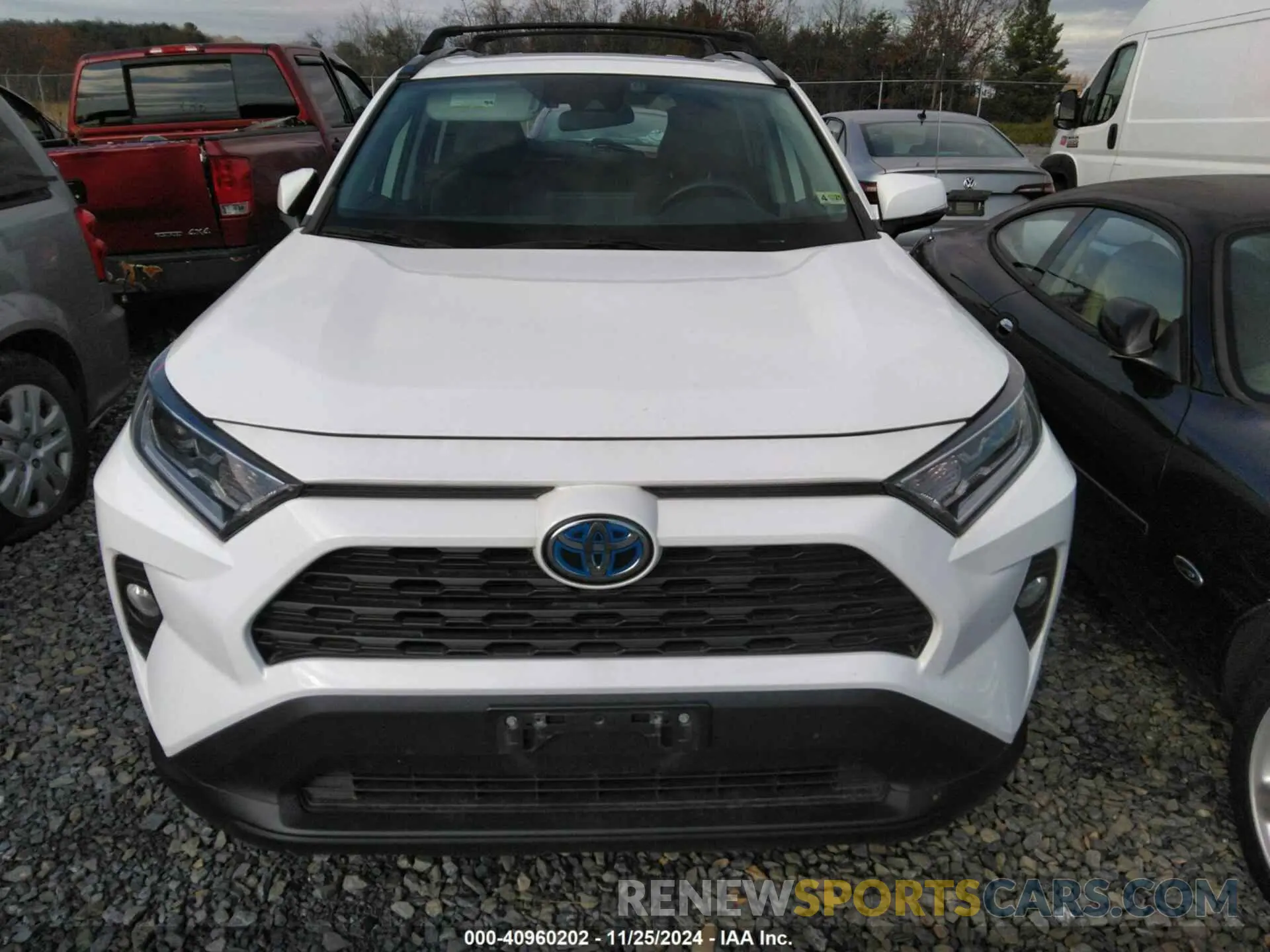 11 Photograph of a damaged car 2T3RWRFV8LW063540 TOYOTA RAV4 2020