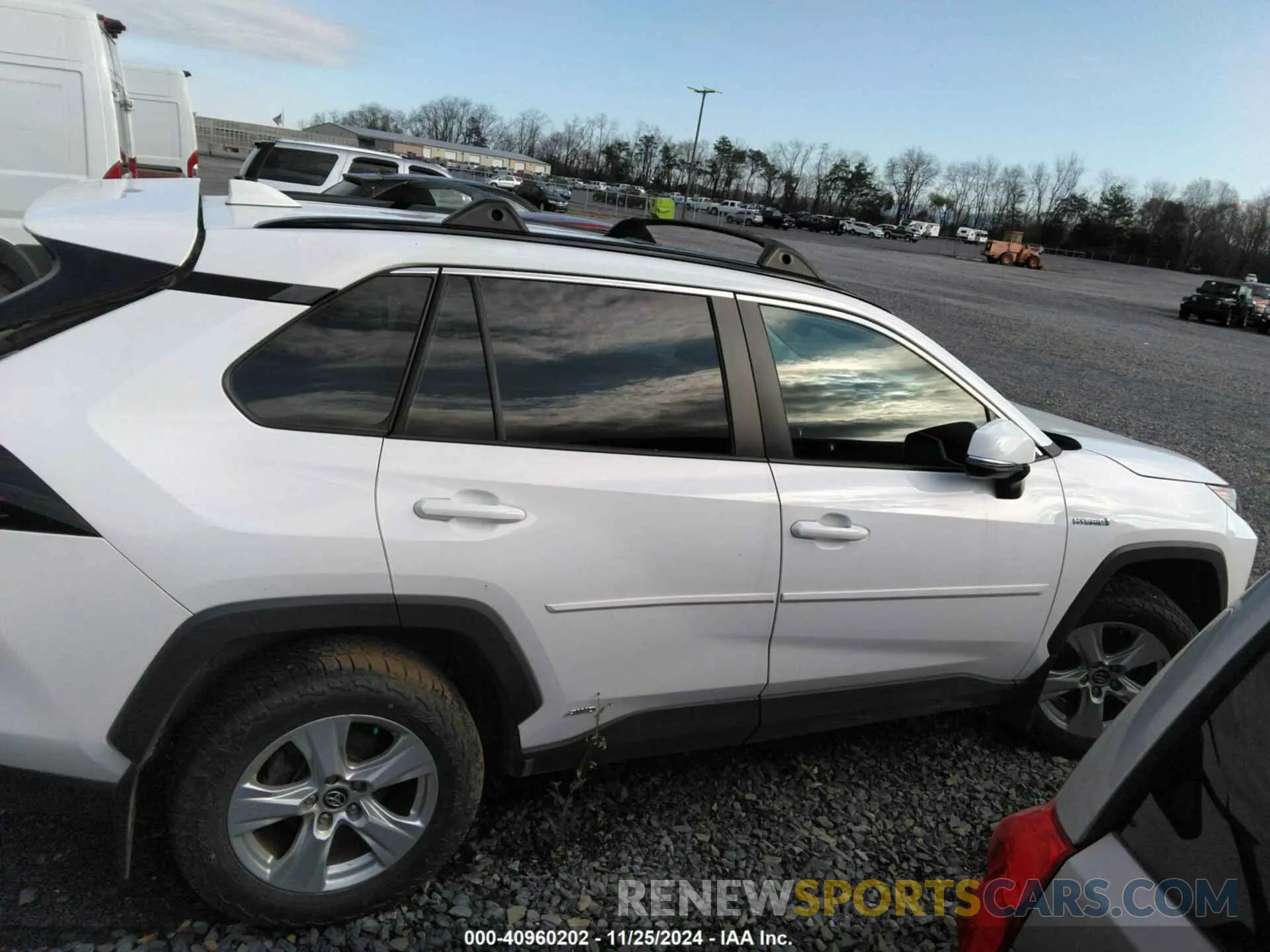 12 Photograph of a damaged car 2T3RWRFV8LW063540 TOYOTA RAV4 2020