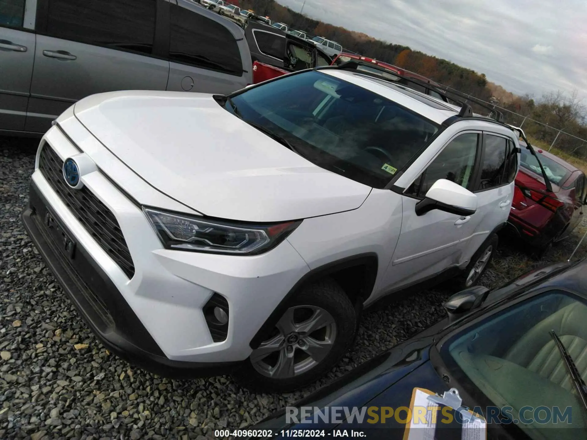 2 Photograph of a damaged car 2T3RWRFV8LW063540 TOYOTA RAV4 2020