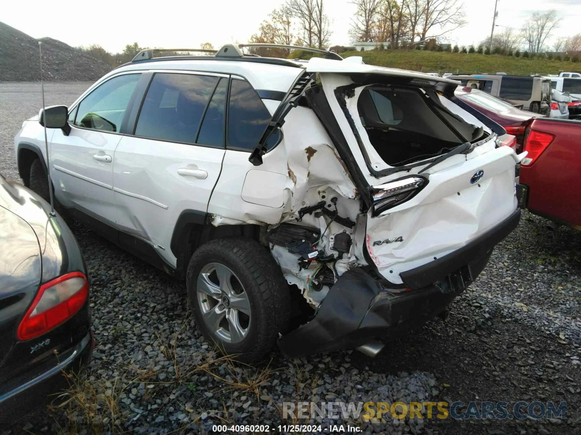 3 Photograph of a damaged car 2T3RWRFV8LW063540 TOYOTA RAV4 2020
