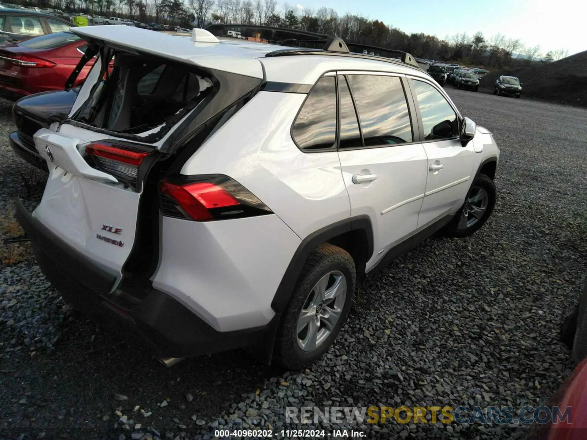 4 Photograph of a damaged car 2T3RWRFV8LW063540 TOYOTA RAV4 2020