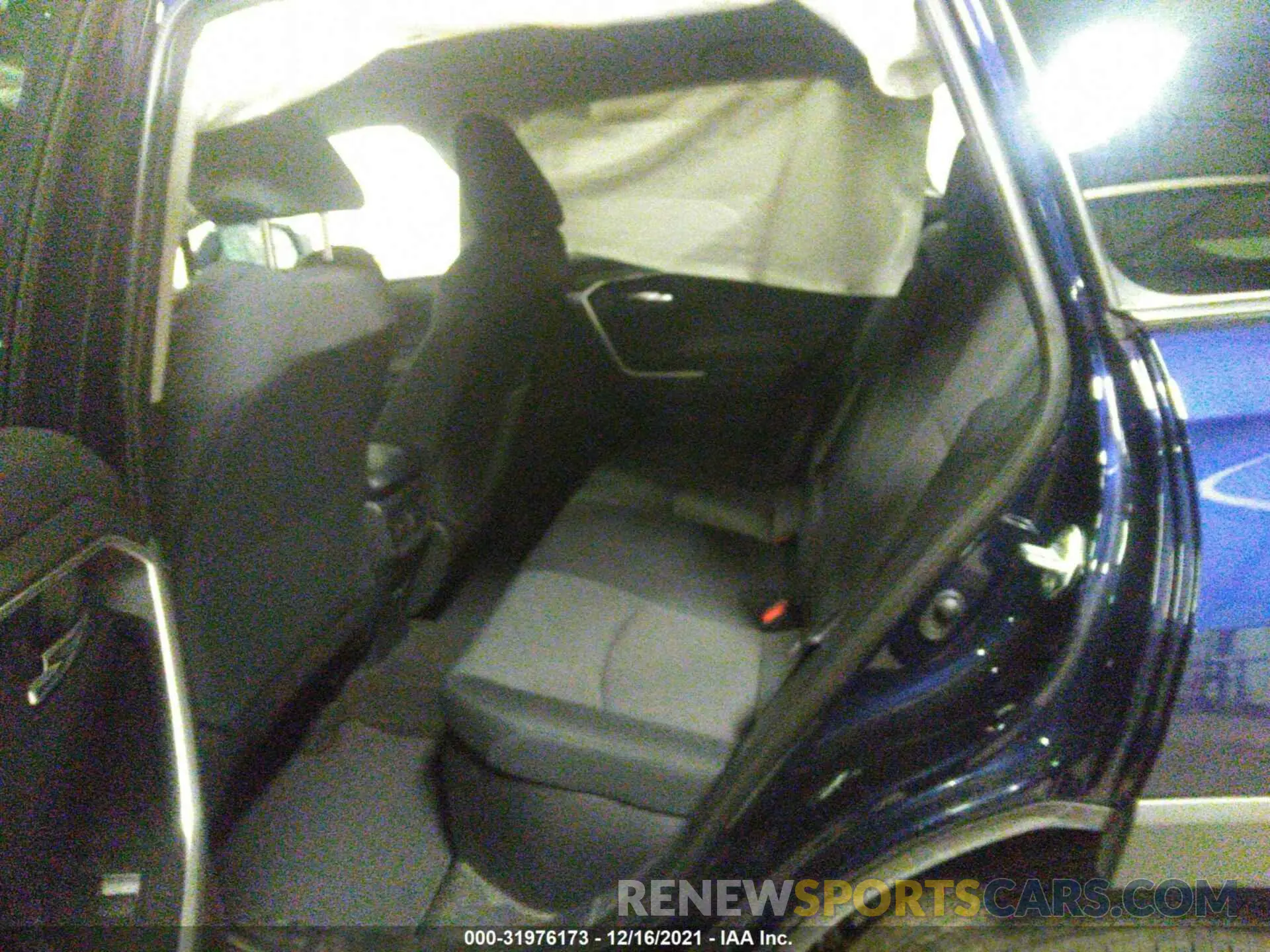 8 Photograph of a damaged car 2T3RWRFV8LW066678 TOYOTA RAV4 2020