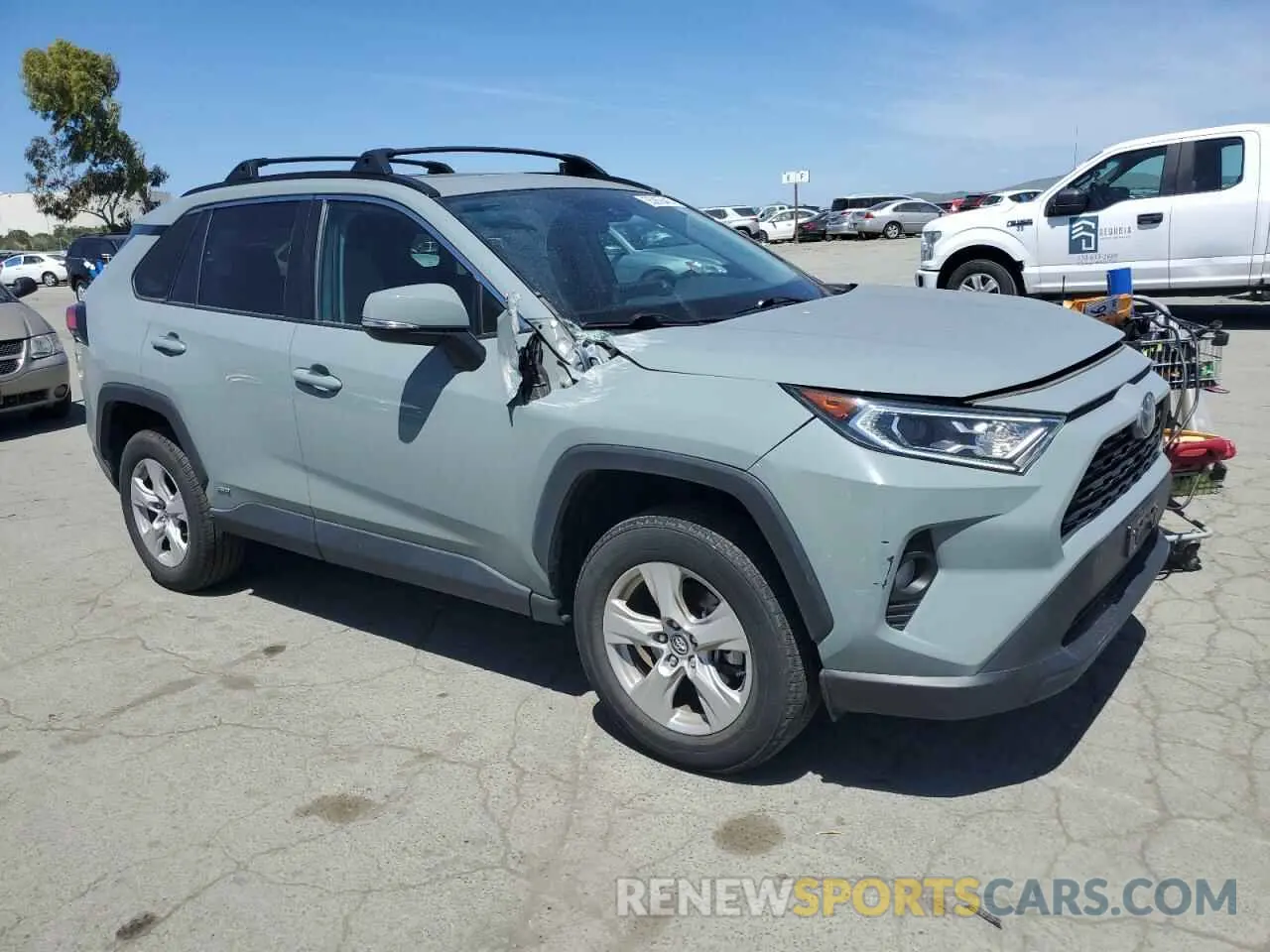 4 Photograph of a damaged car 2T3RWRFVXLW066388 TOYOTA RAV4 2020