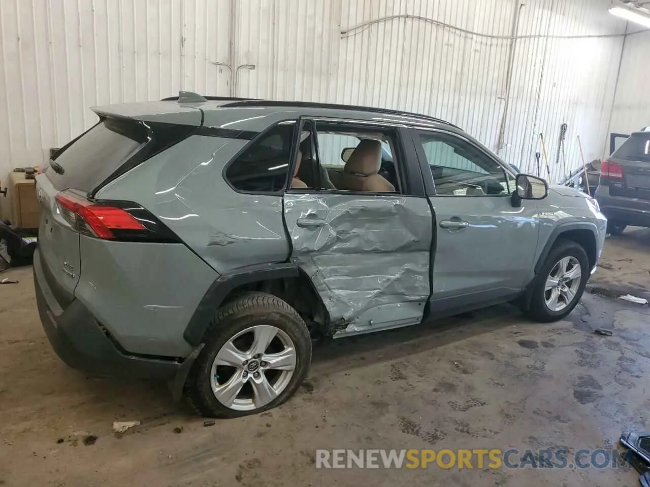 3 Photograph of a damaged car 2T3RWRFVXLW086317 TOYOTA RAV4 2020