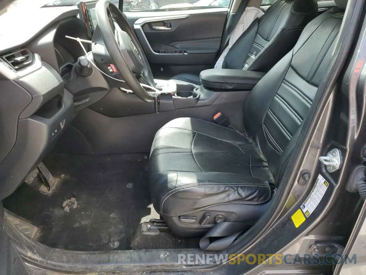 7 Photograph of a damaged car 2T3W1RFV0LC053295 TOYOTA RAV4 2020
