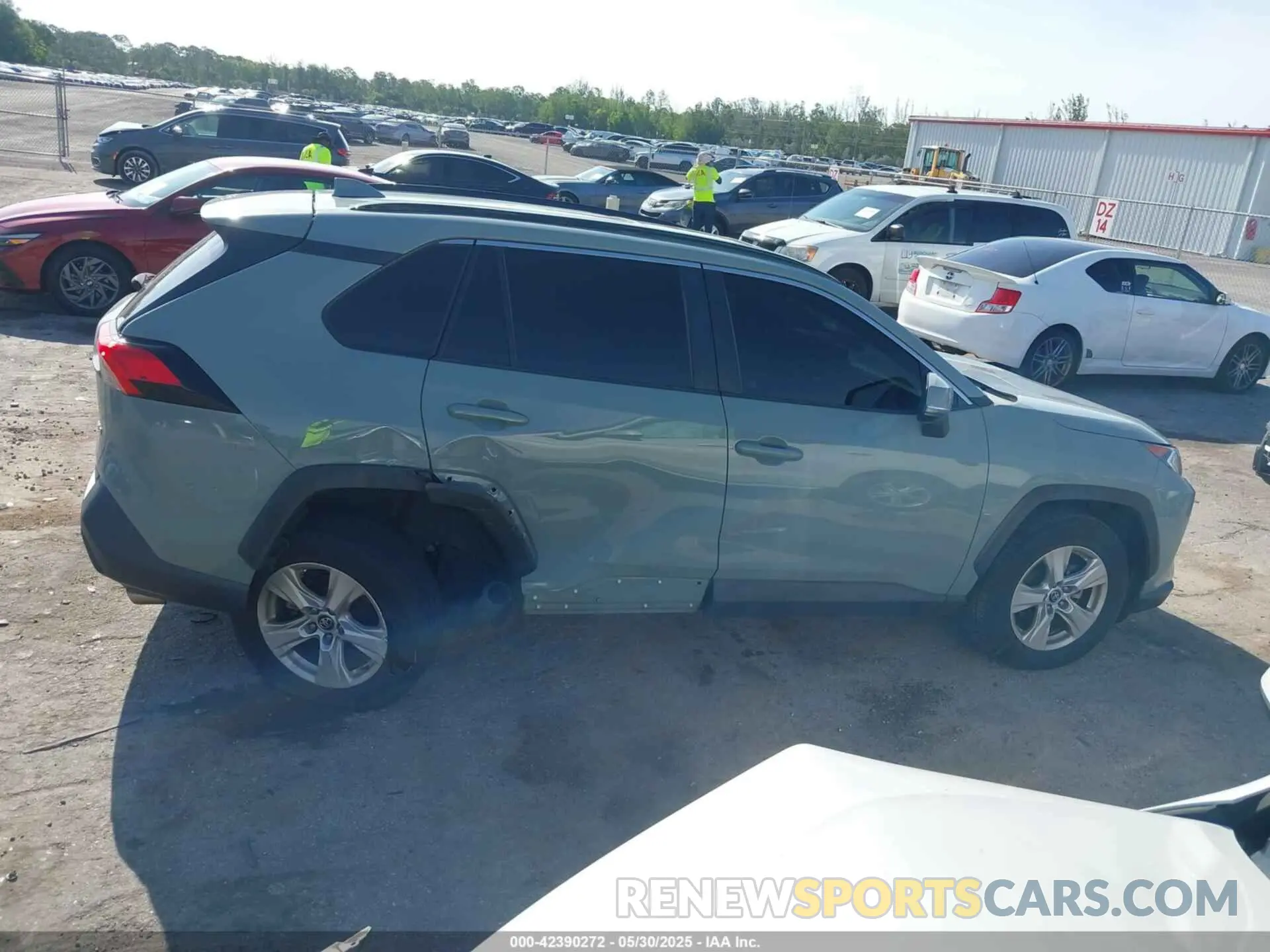 13 Фотография поврежденного автомобиля 2T3W1RFV0LC067410 TOYOTA RAV4 2020