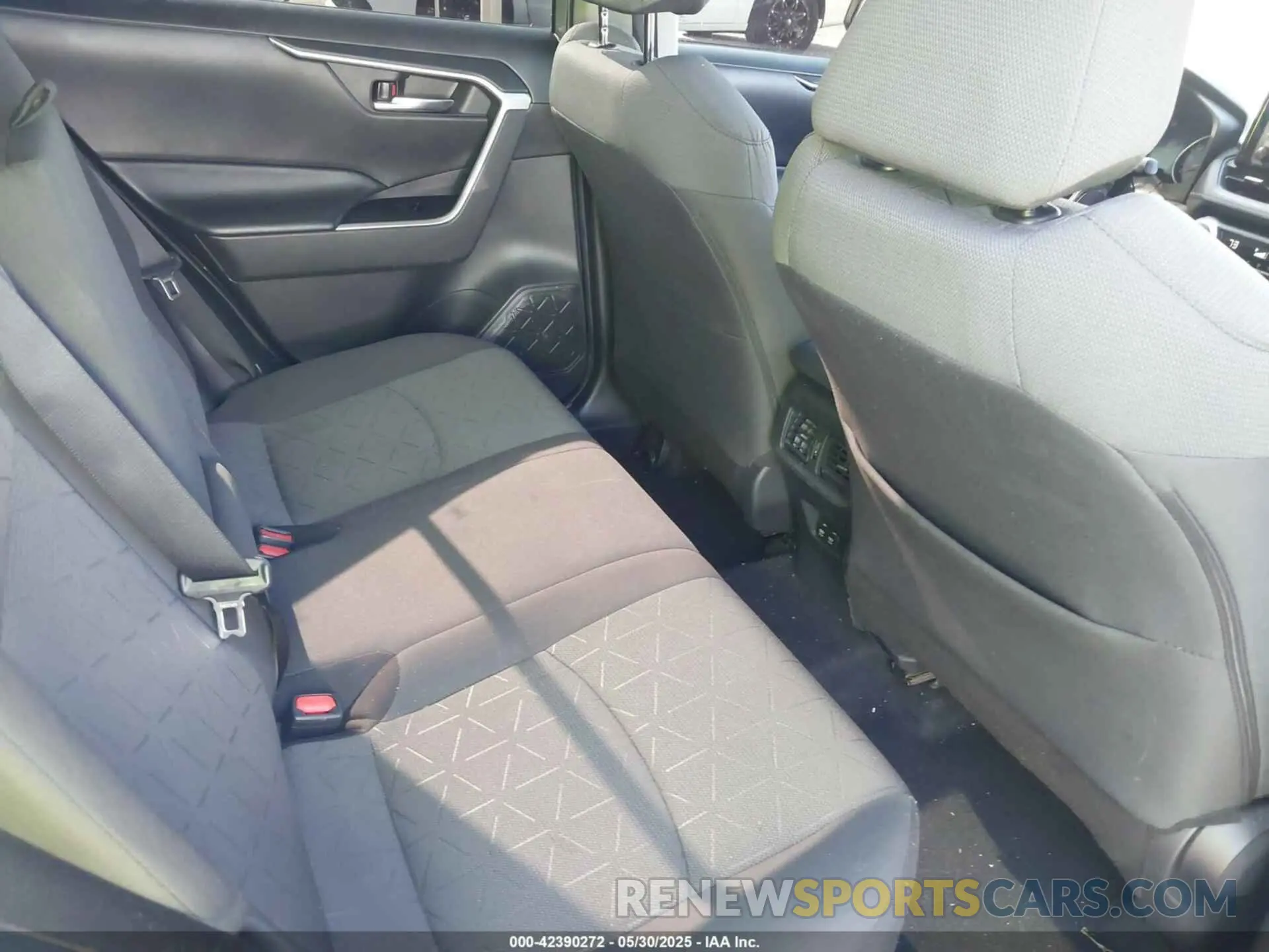 8 Фотография поврежденного автомобиля 2T3W1RFV0LC067410 TOYOTA RAV4 2020
