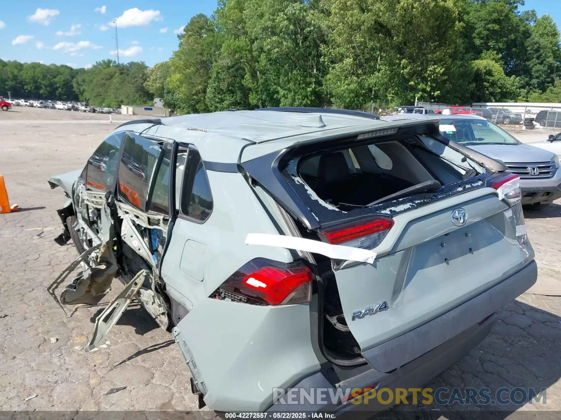 3 Photograph of a damaged car 2T3W1RFV0LC081789 TOYOTA RAV4 2020