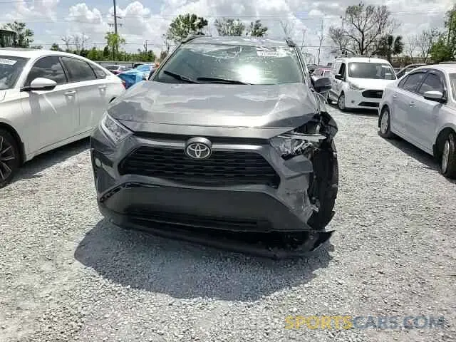 11 Photograph of a damaged car 2T3W1RFV1LC050812 TOYOTA RAV4 2020