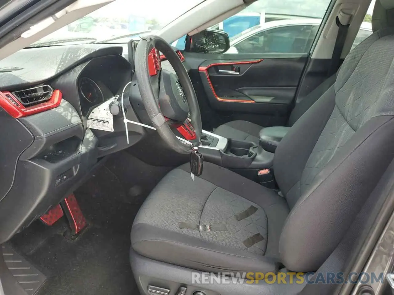 7 Photograph of a damaged car 2T3W1RFV1LC050812 TOYOTA RAV4 2020
