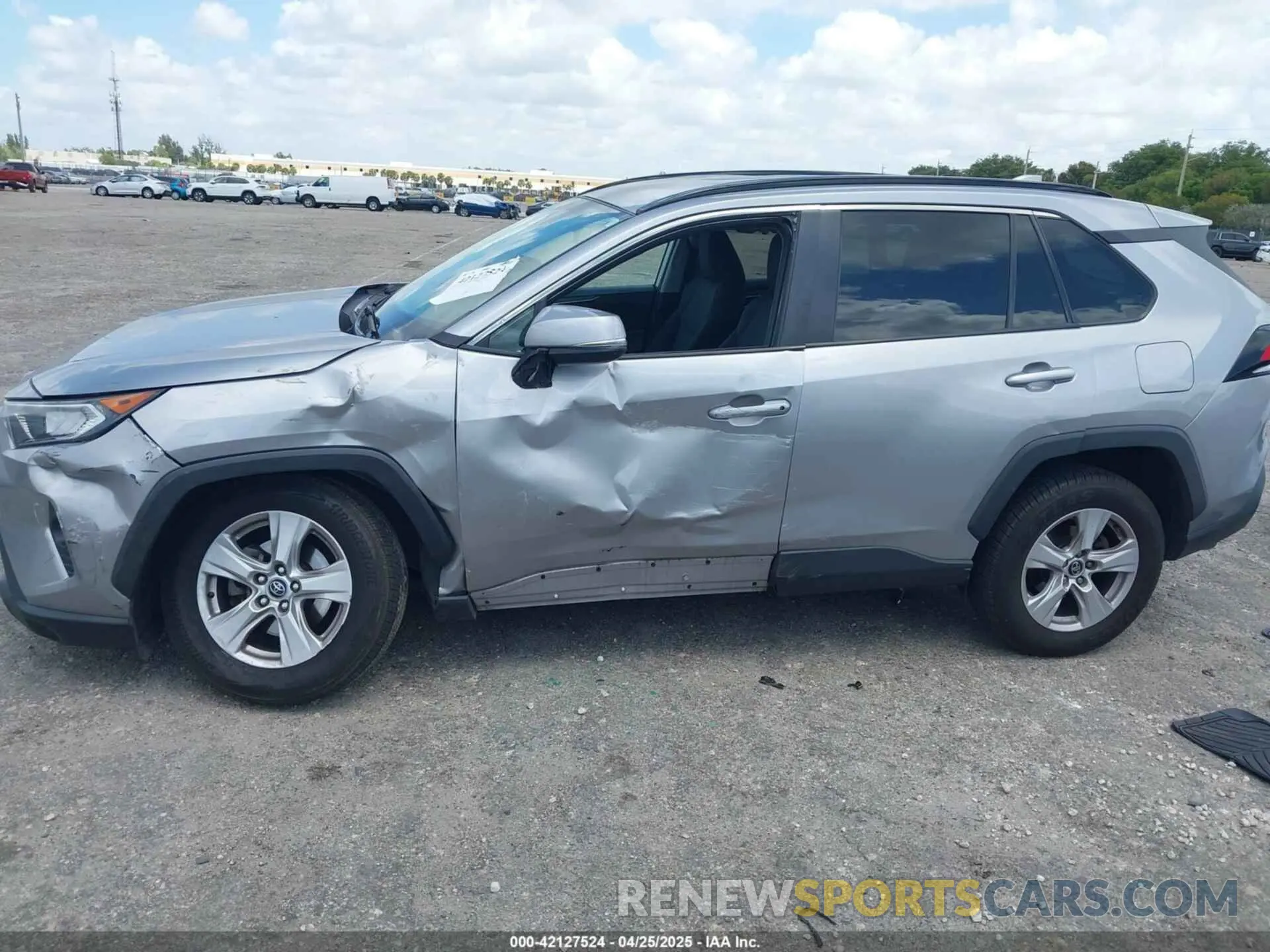 14 Photograph of a damaged car 2T3W1RFV1LC058506 TOYOTA RAV4 2020