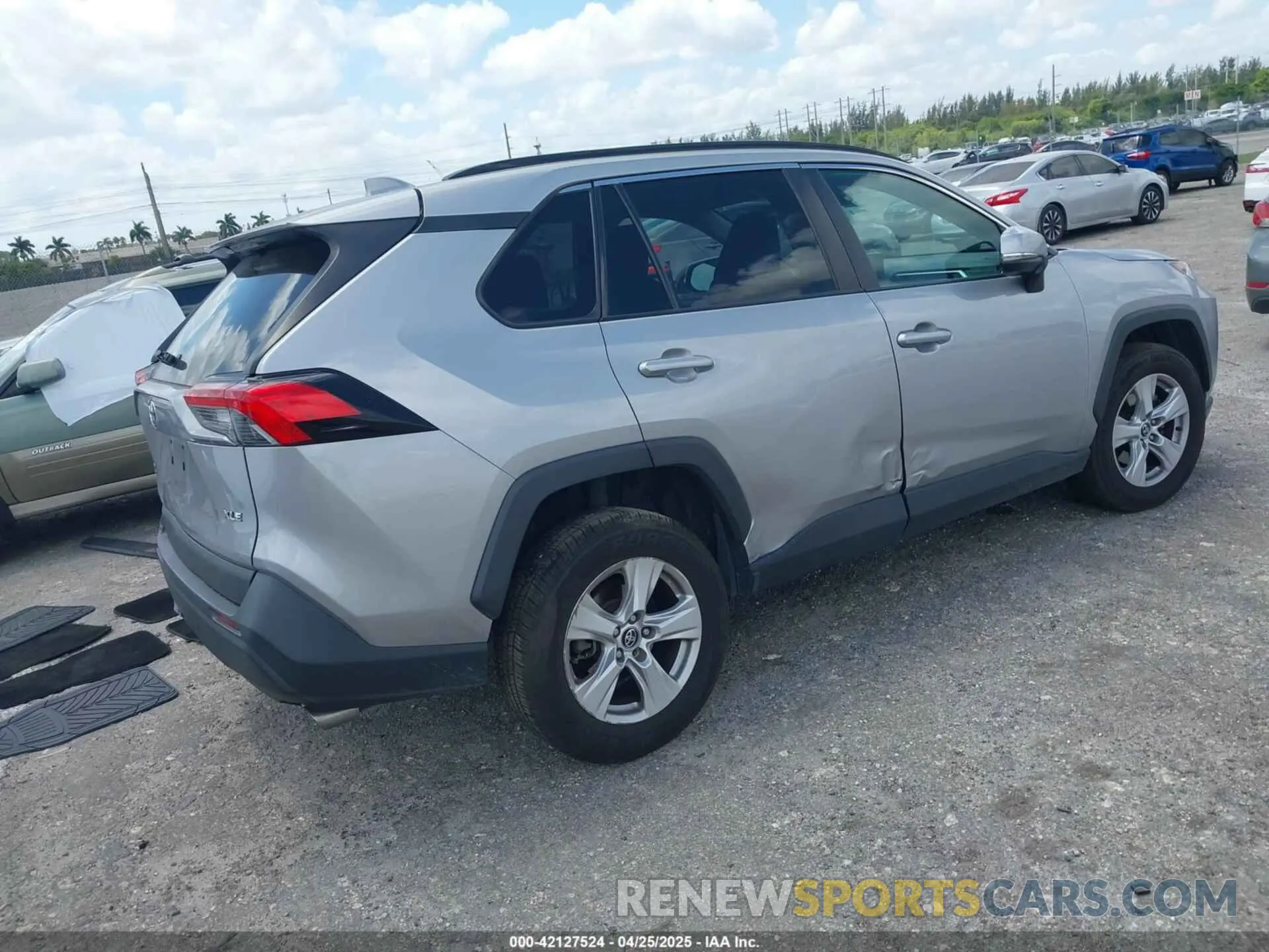 4 Photograph of a damaged car 2T3W1RFV1LC058506 TOYOTA RAV4 2020