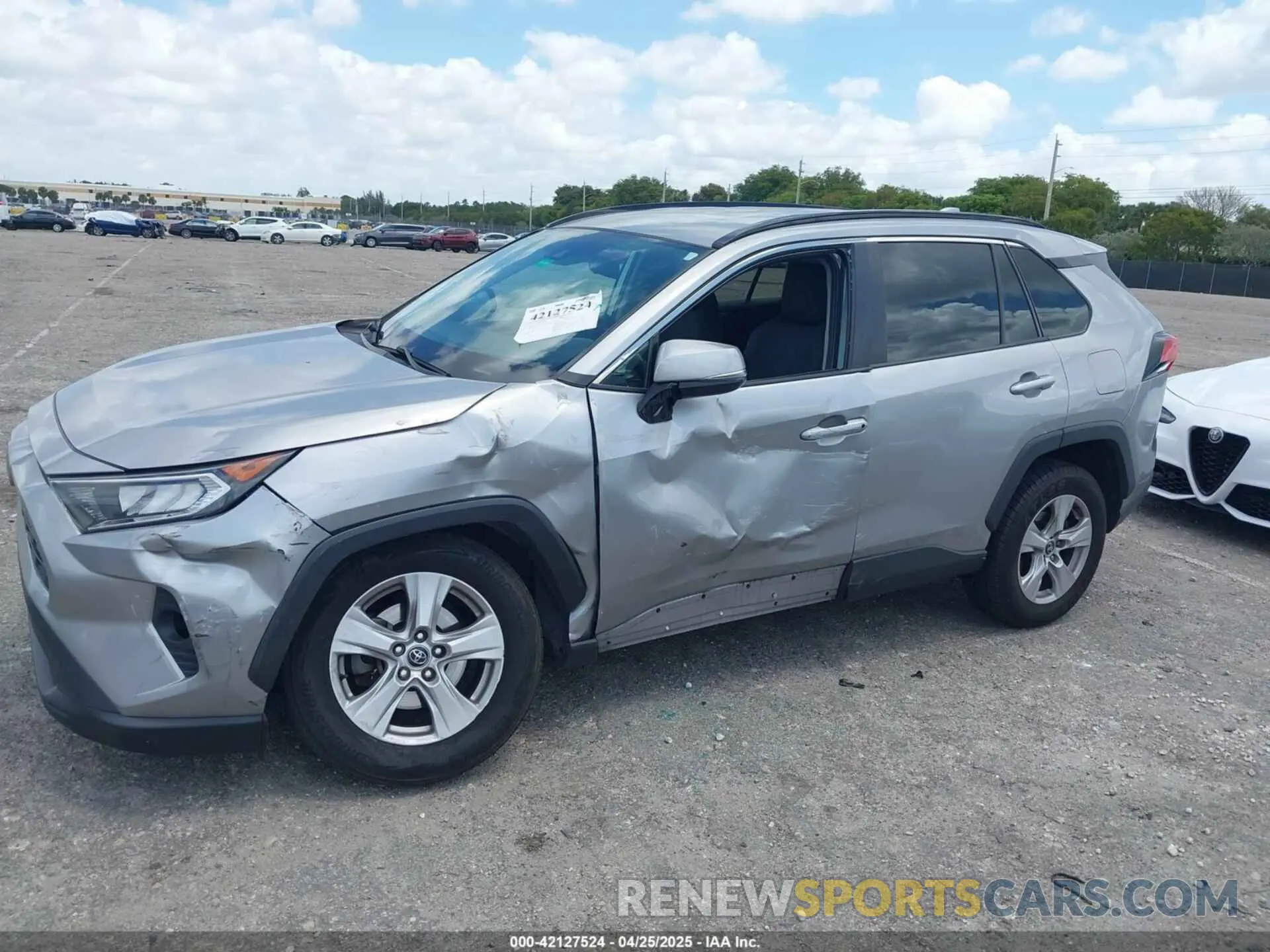 6 Photograph of a damaged car 2T3W1RFV1LC058506 TOYOTA RAV4 2020
